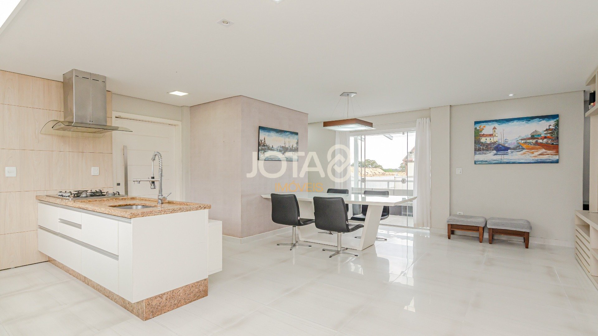 EXCELENTE CASA COM JARDIM E 3 QUARTOS PRÓXIMA A ANITA GARIBALDI