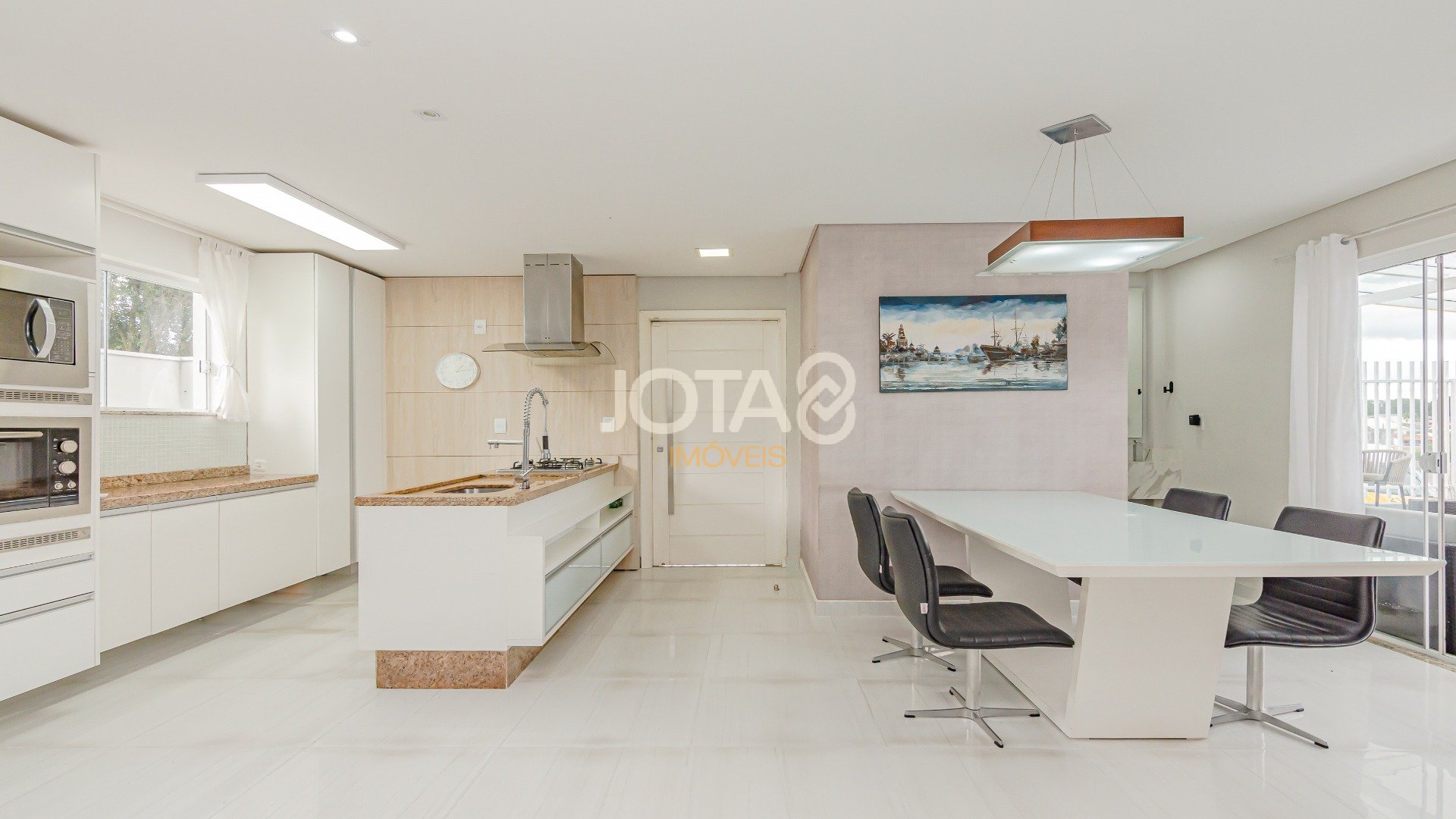 EXCELENTE CASA COM JARDIM E 3 QUARTOS PRÓXIMA A ANITA GARIBALDI