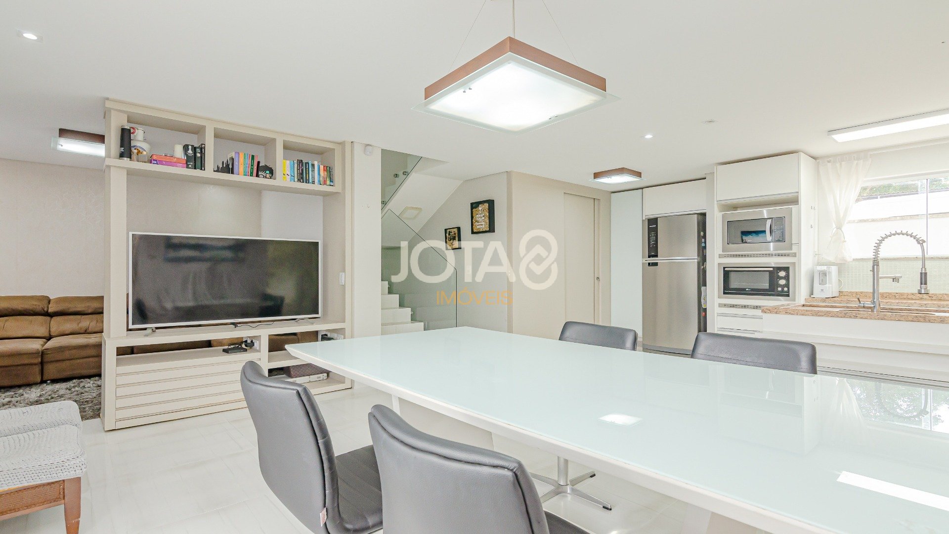 EXCELENTE CASA COM JARDIM E 3 QUARTOS PRÓXIMA A ANITA GARIBALDI