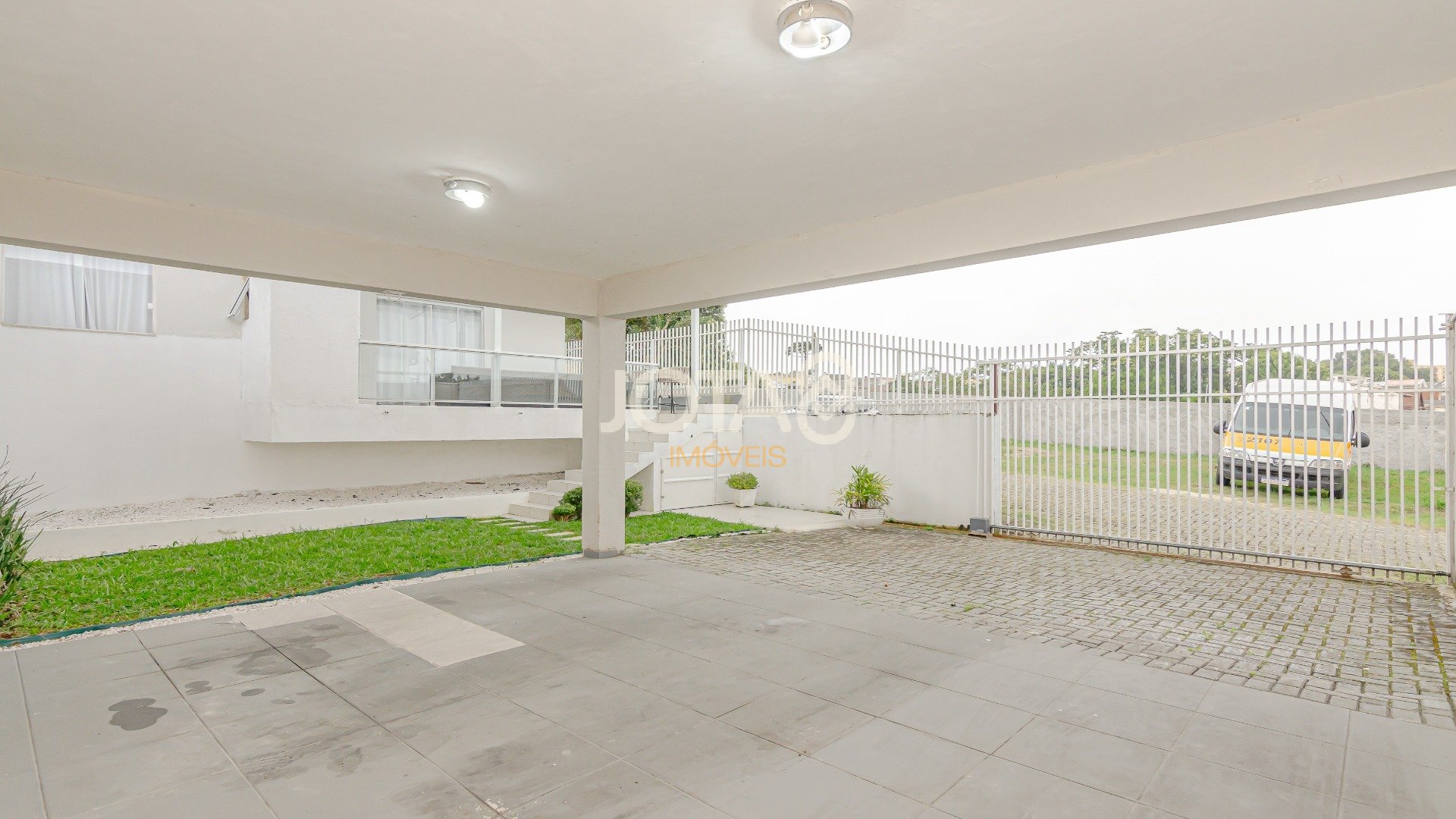 EXCELENTE CASA COM JARDIM E 3 QUARTOS PRÓXIMA A ANITA GARIBALDI