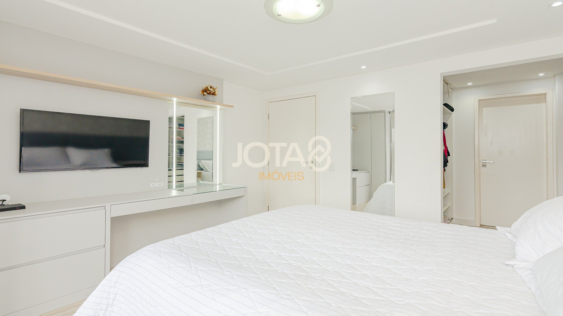 EXCELENTE CASA COM JARDIM E 3 QUARTOS PRÓXIMA A ANITA GARIBALDI