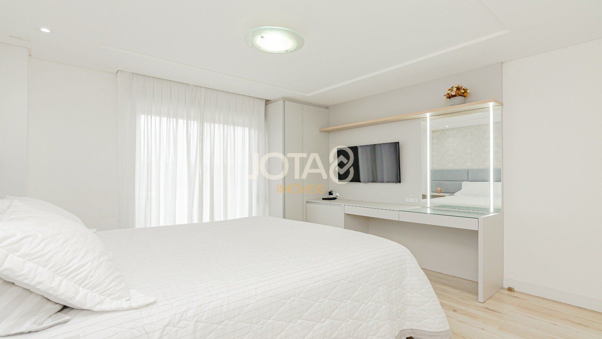 EXCELENTE CASA COM JARDIM E 3 QUARTOS PRÓXIMA A ANITA GARIBALDI