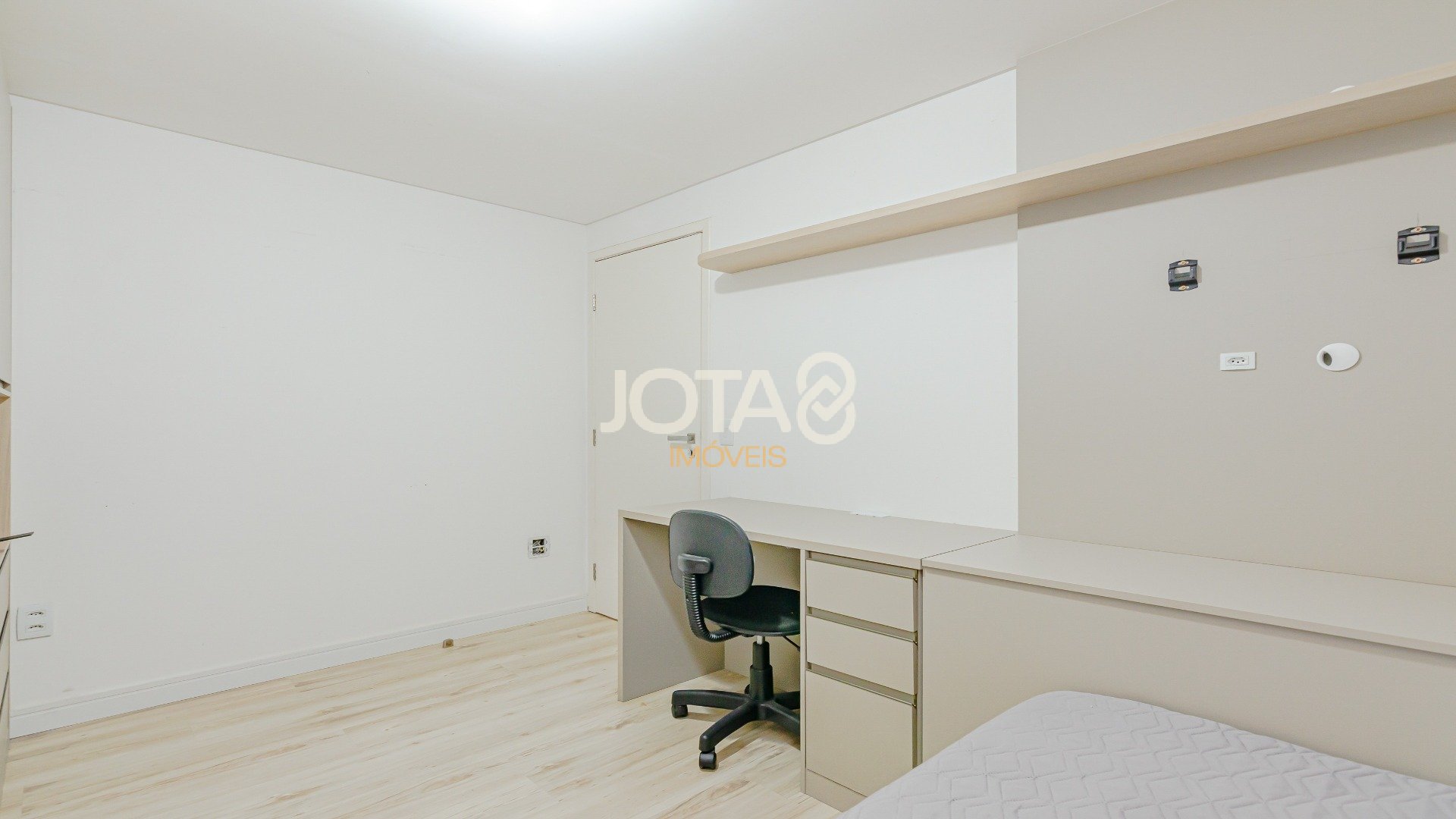 EXCELENTE CASA COM JARDIM E 3 QUARTOS PRÓXIMA A ANITA GARIBALDI