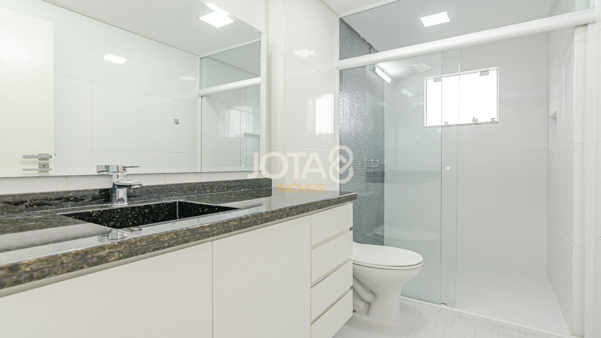 EXCELENTE CASA COM JARDIM E 3 QUARTOS PRÓXIMA A ANITA GARIBALDI
