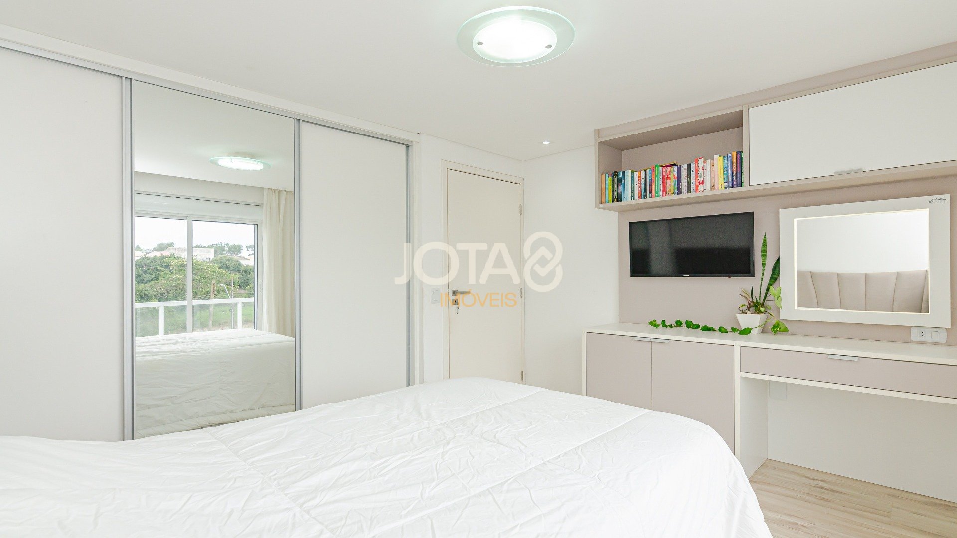EXCELENTE CASA COM JARDIM E 3 QUARTOS PRÓXIMA A ANITA GARIBALDI