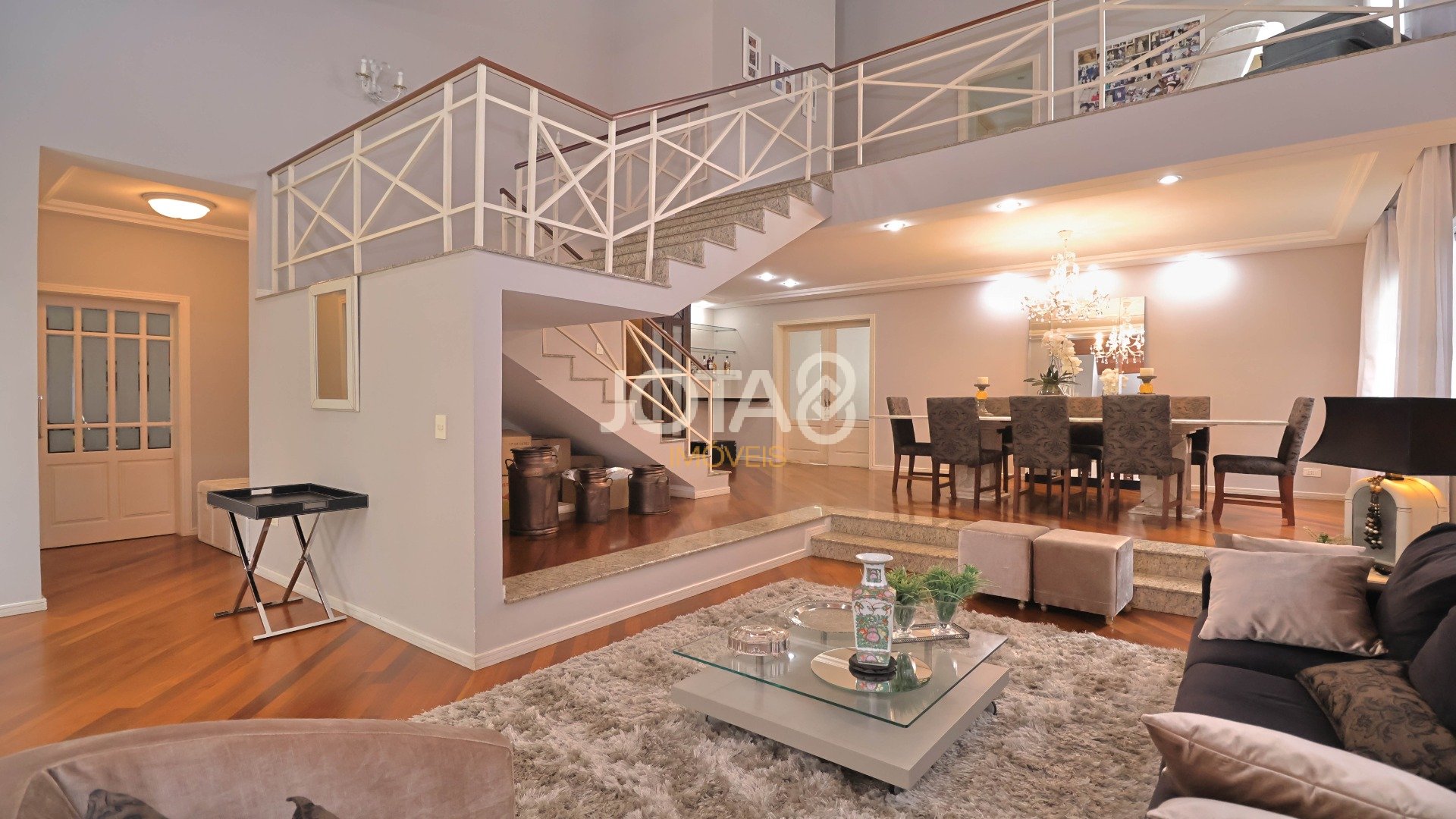 CASA EM CONDOMÍNIO MOBILIADA EM SANTA FELICIDADE