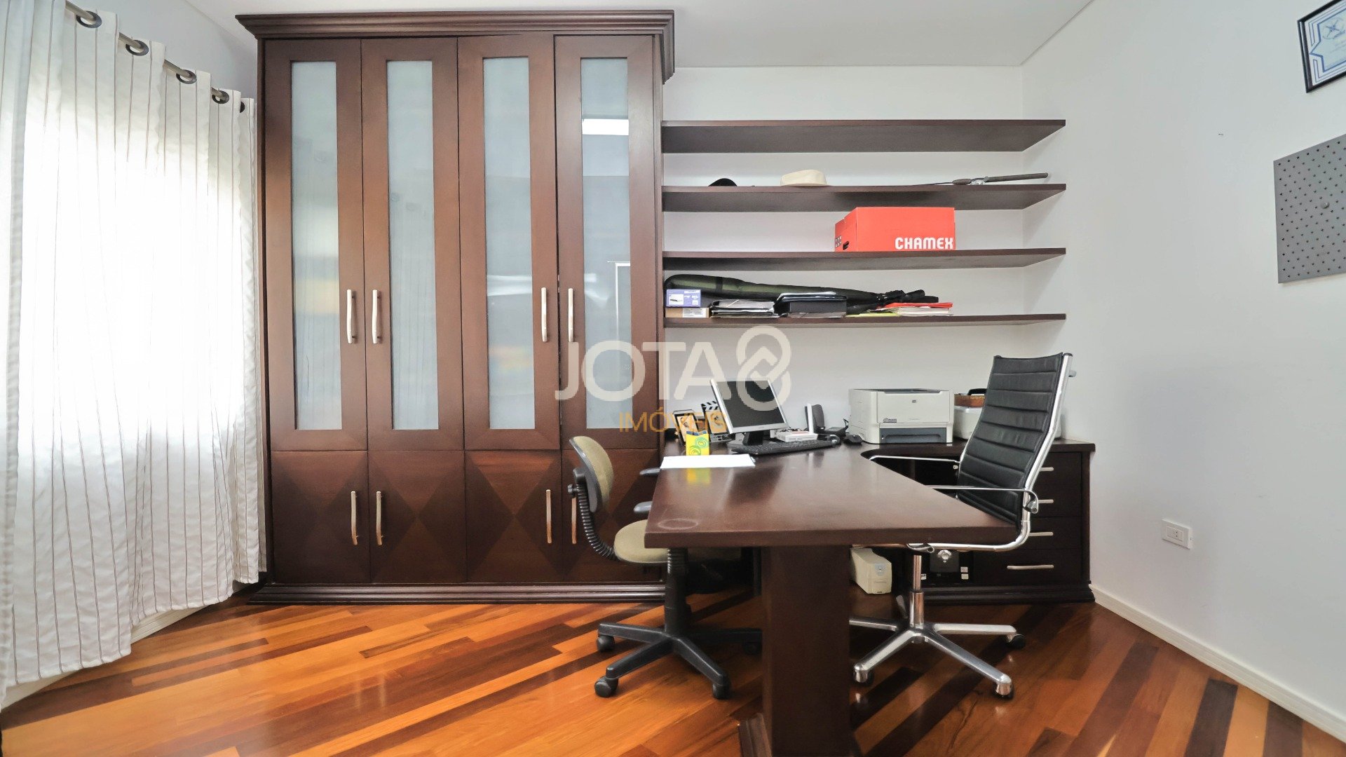 CASA EM CONDOMÍNIO MOBILIADA EM SANTA FELICIDADE
