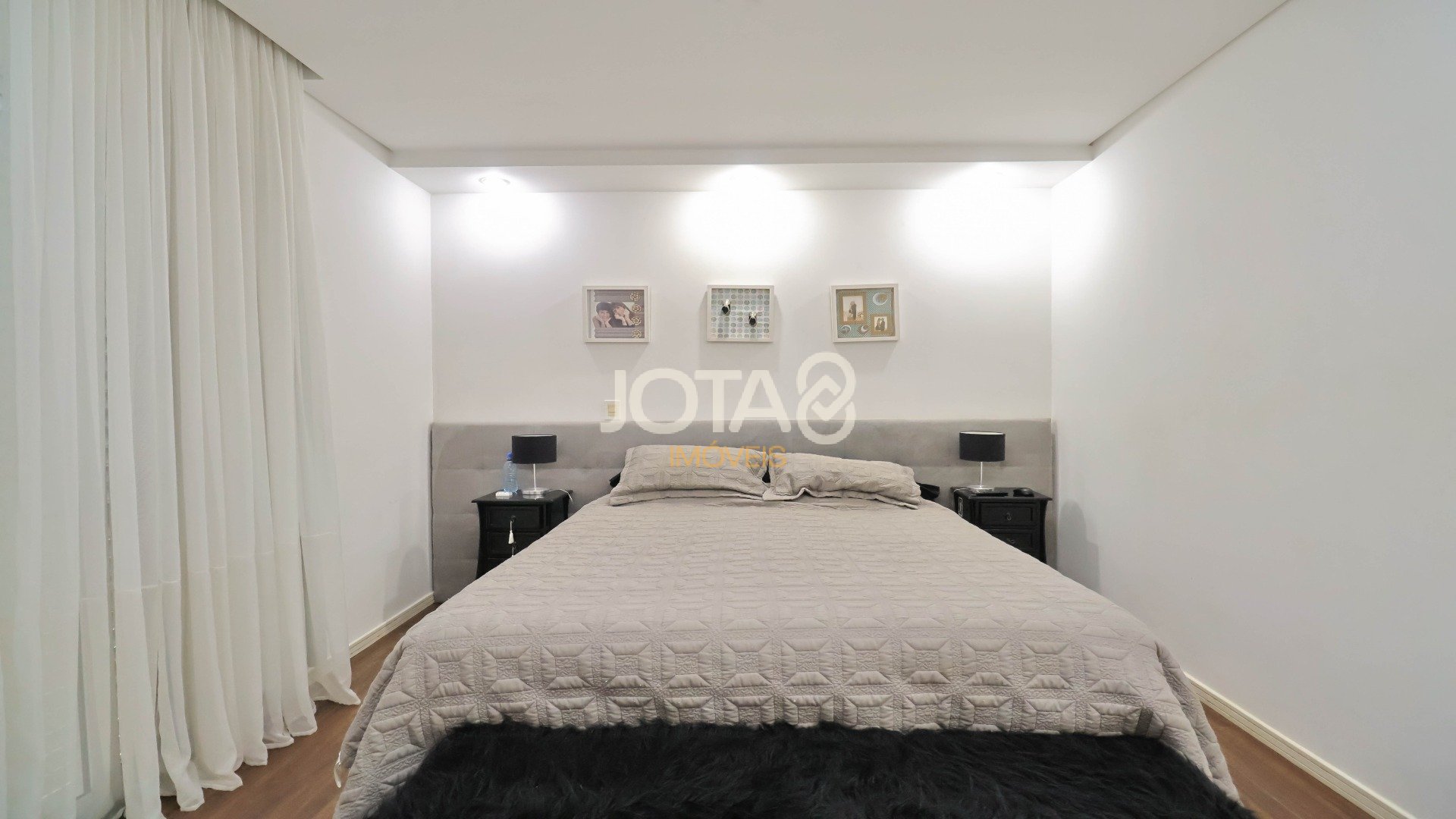 CASA EM CONDOMÍNIO MOBILIADA EM SANTA FELICIDADE