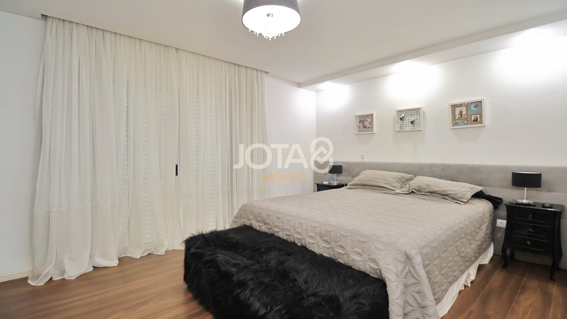 CASA EM CONDOMÍNIO MOBILIADA EM SANTA FELICIDADE