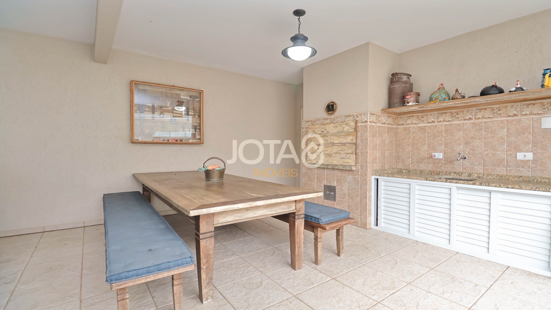 CASA EM CONDOMÍNIO MOBILIADA EM SANTA FELICIDADE