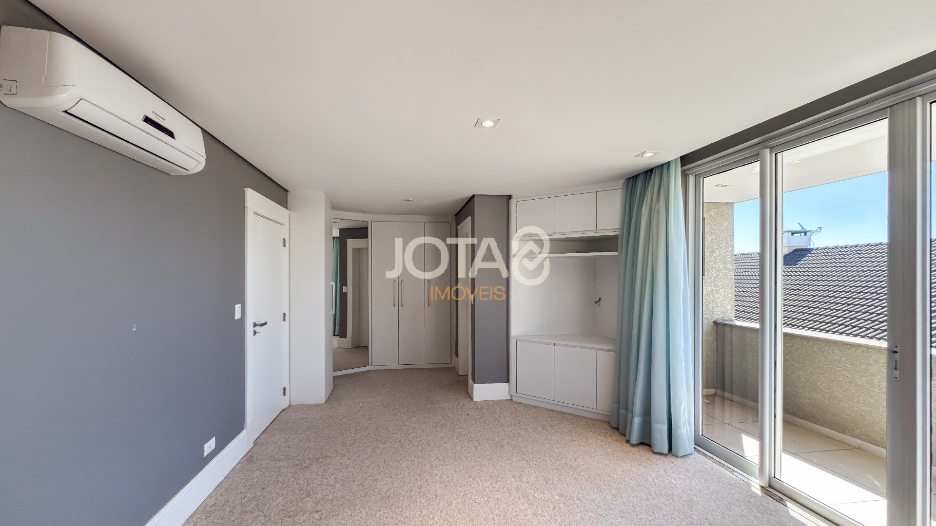 CASA ÚNICA COM 4 SUITES EM COND NO CAMPO COMPRIDO E AMPLO TERRENO