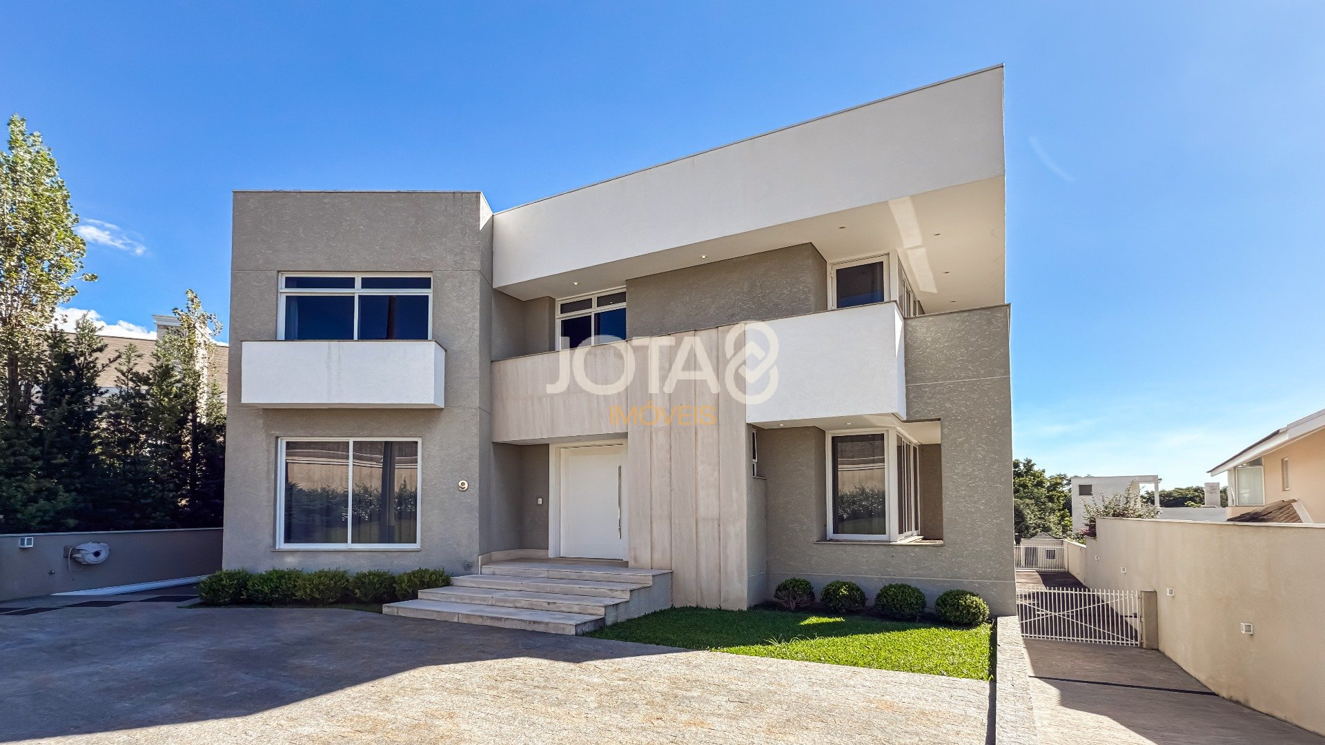 CASA ÚNICA COM 4 SUITES EM COND NO CAMPO COMPRIDO E AMPLO TERRENO