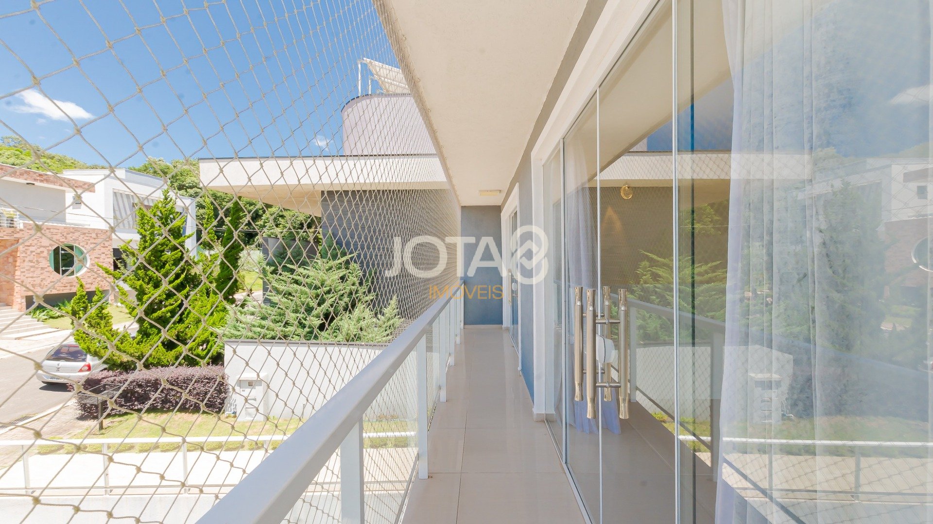 CASA EM CONDOMÍNIO CLUBE COM 4 DORMITÓRIOS EM SANTA FELICIDADE