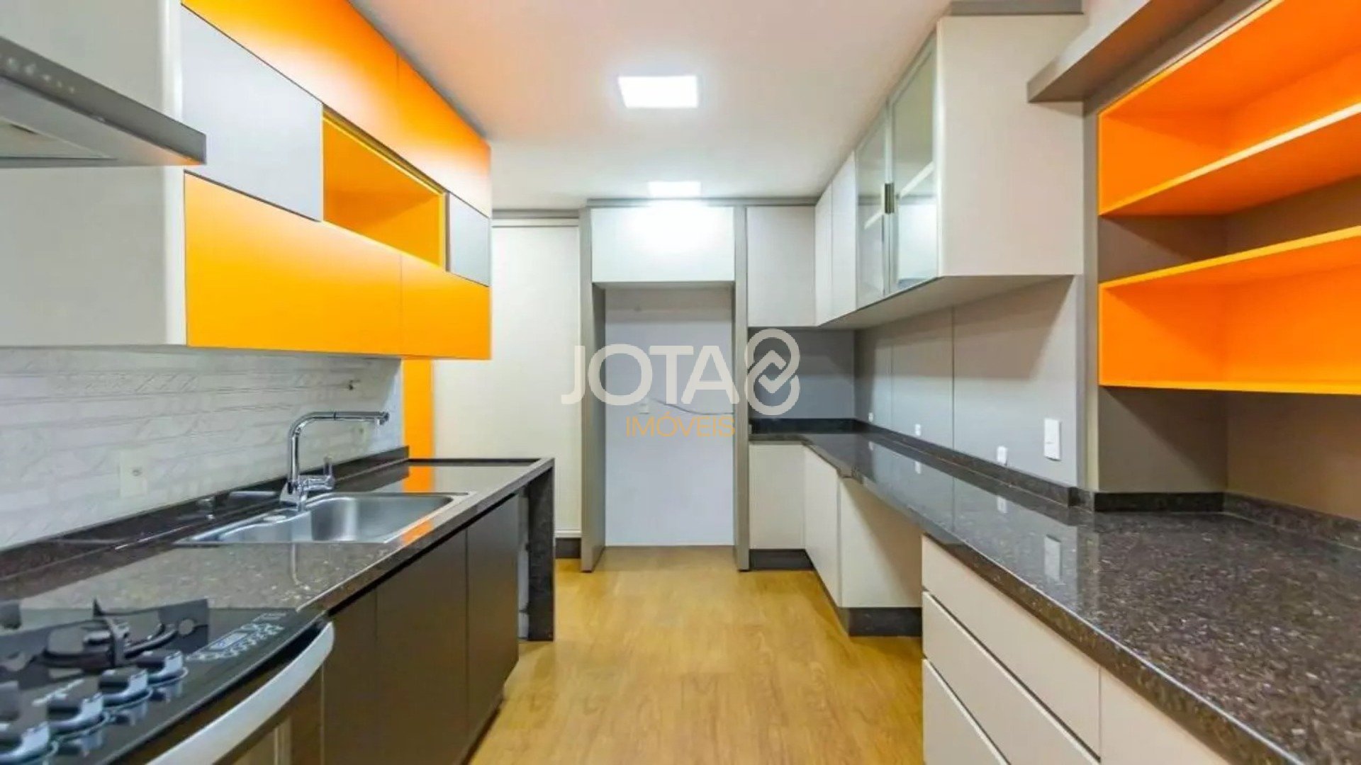 APARTAMENTO COM 3 SUÍTES EM CONDOMÍNIO CLUBE!