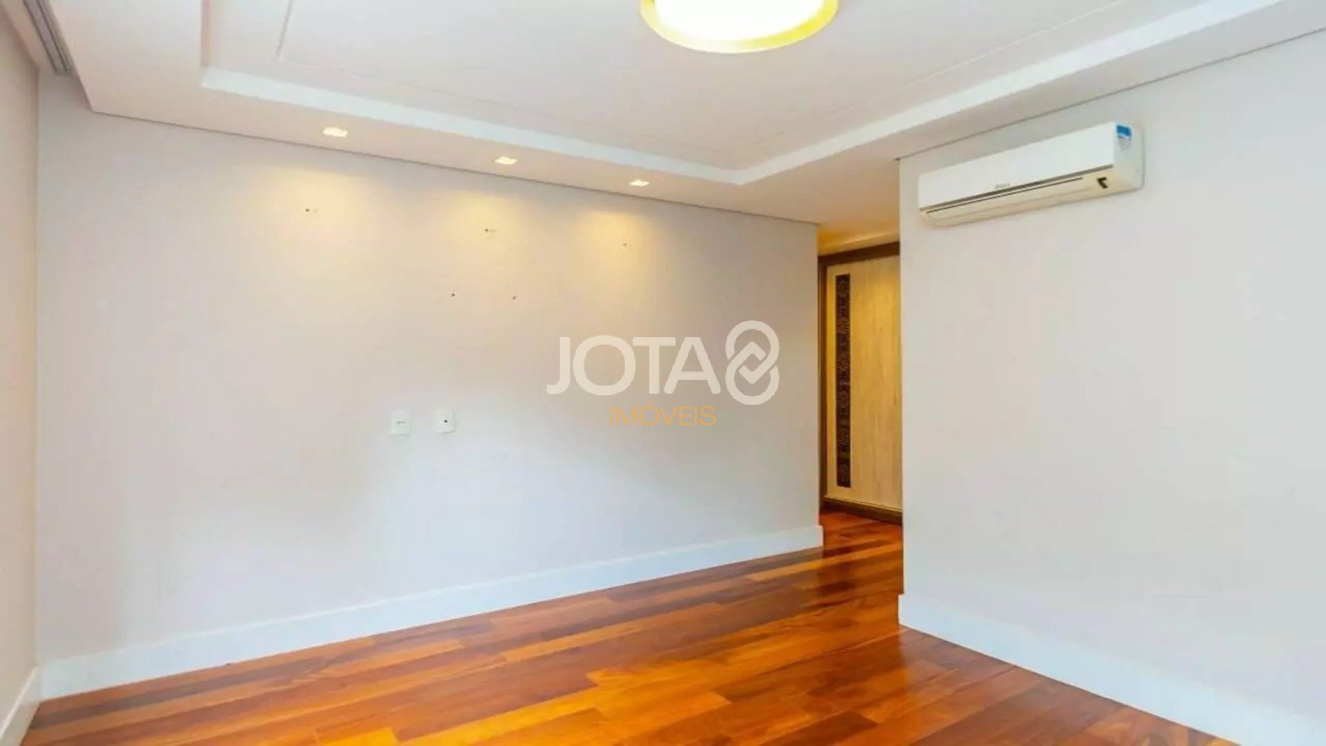 APARTAMENTO COM 3 SUÍTES EM CONDOMÍNIO CLUBE!