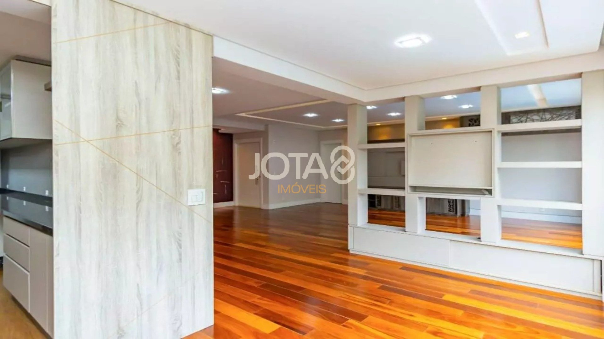 APARTAMENTO COM 3 SUÍTES EM CONDOMÍNIO CLUBE!