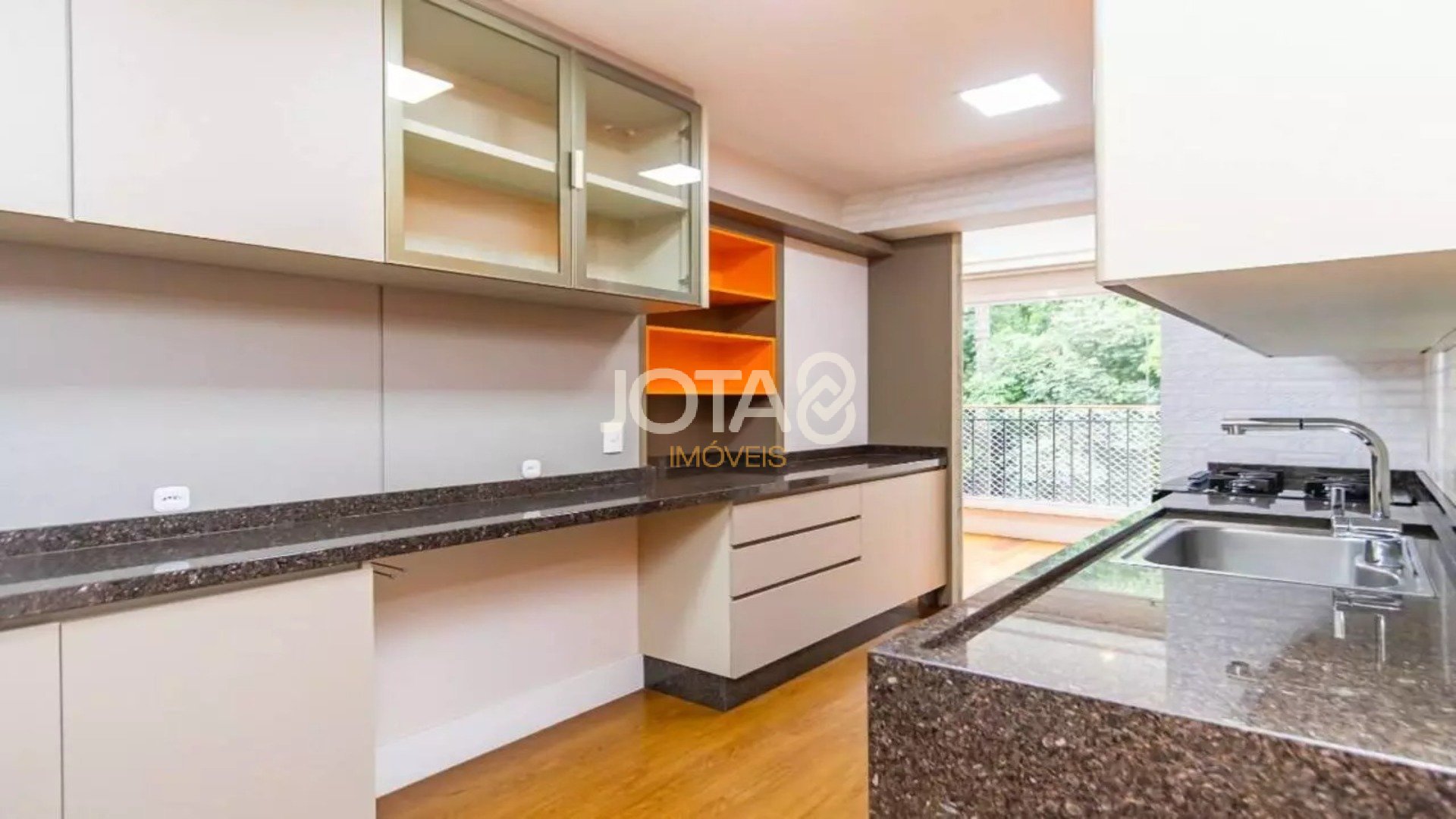 APARTAMENTO COM 3 SUÍTES EM CONDOMÍNIO CLUBE!