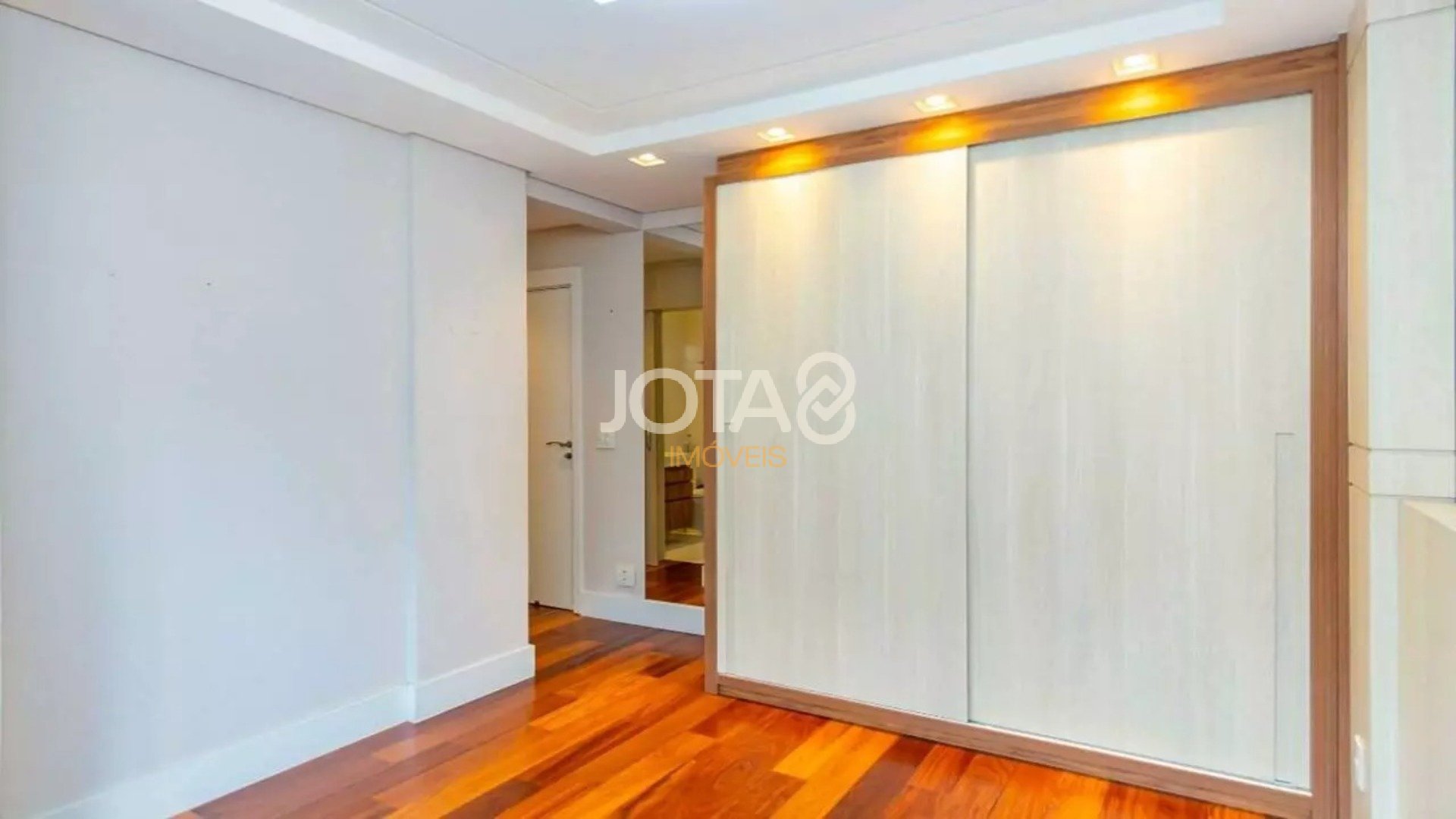 APARTAMENTO COM 3 SUÍTES EM CONDOMÍNIO CLUBE!