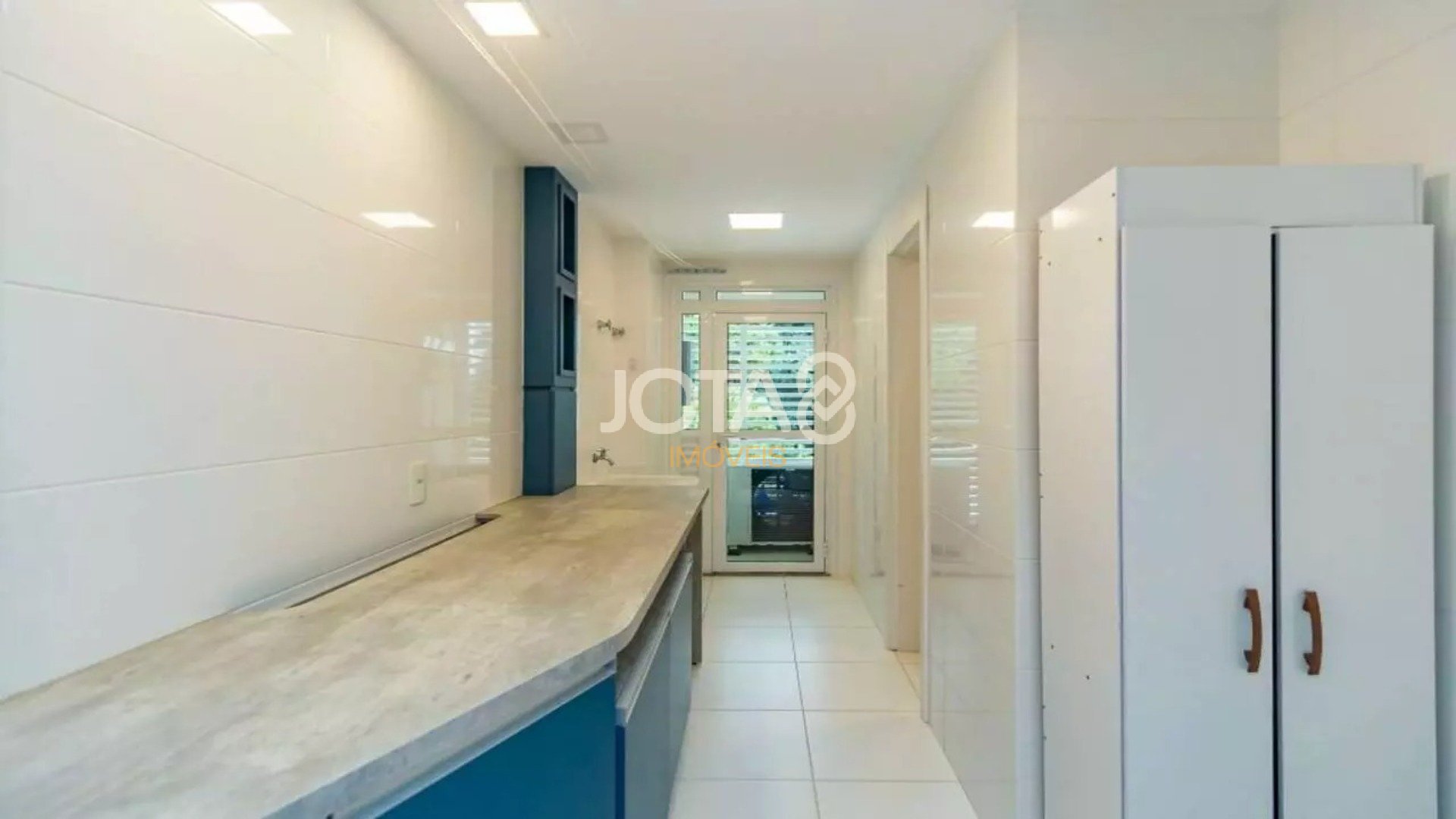 APARTAMENTO COM 3 SUÍTES EM CONDOMÍNIO CLUBE!