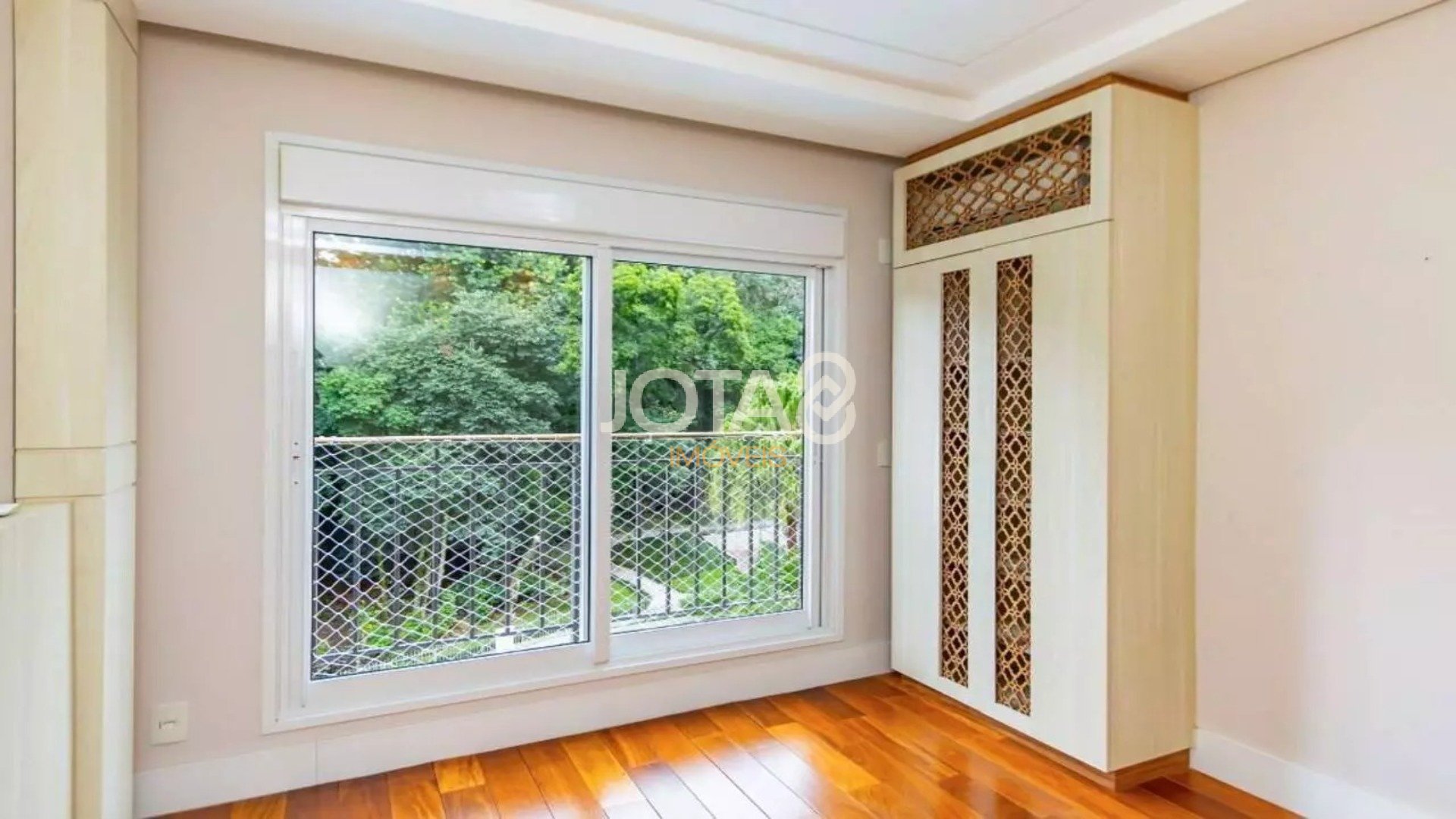 APARTAMENTO COM 3 SUÍTES EM CONDOMÍNIO CLUBE!