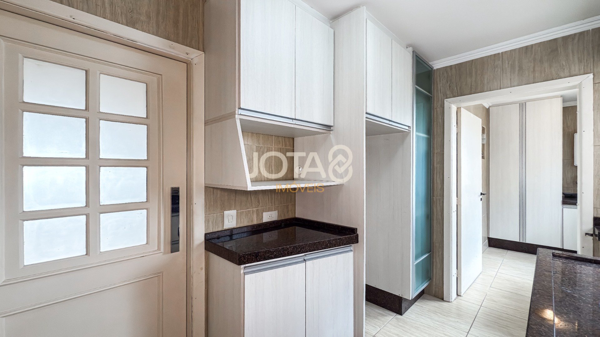 COBERTURA DUPLEX NO CRISTO REI, 2 QUARTOS E 2 VAGAS!