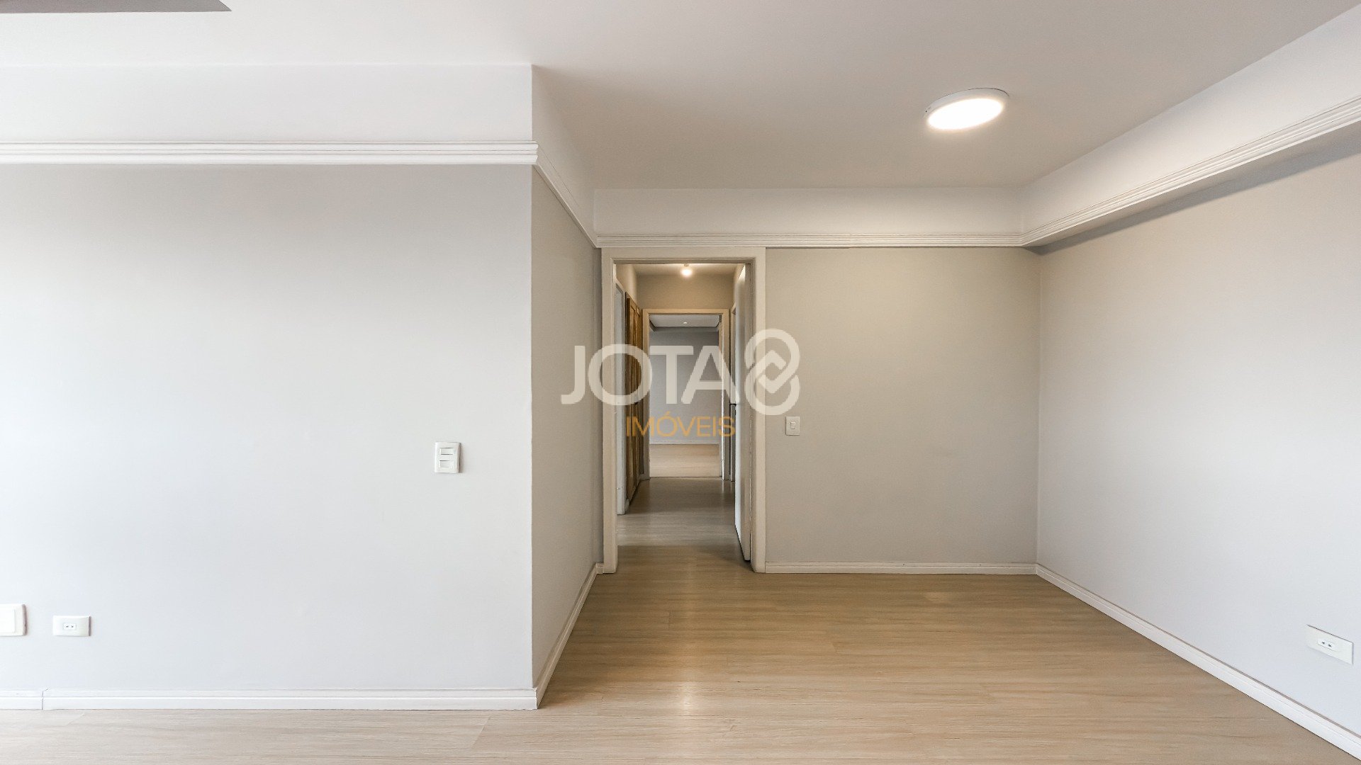 COBERTURA DUPLEX NO CRISTO REI, 2 QUARTOS E 2 VAGAS!