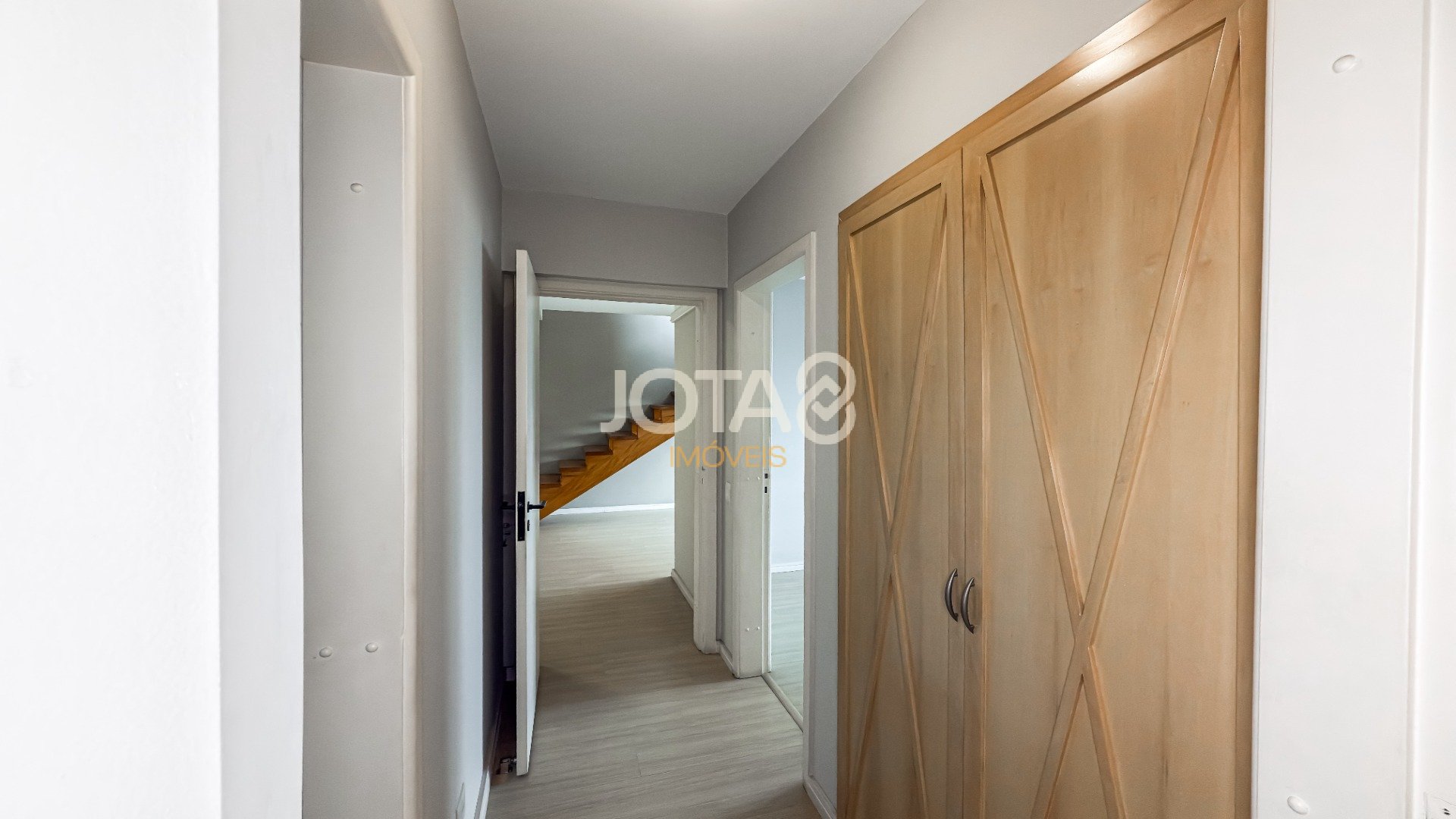 COBERTURA DUPLEX NO CRISTO REI, 2 QUARTOS E 2 VAGAS!