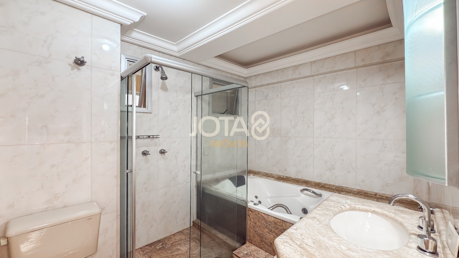 COBERTURA DUPLEX NO CRISTO REI, 2 QUARTOS E 2 VAGAS!