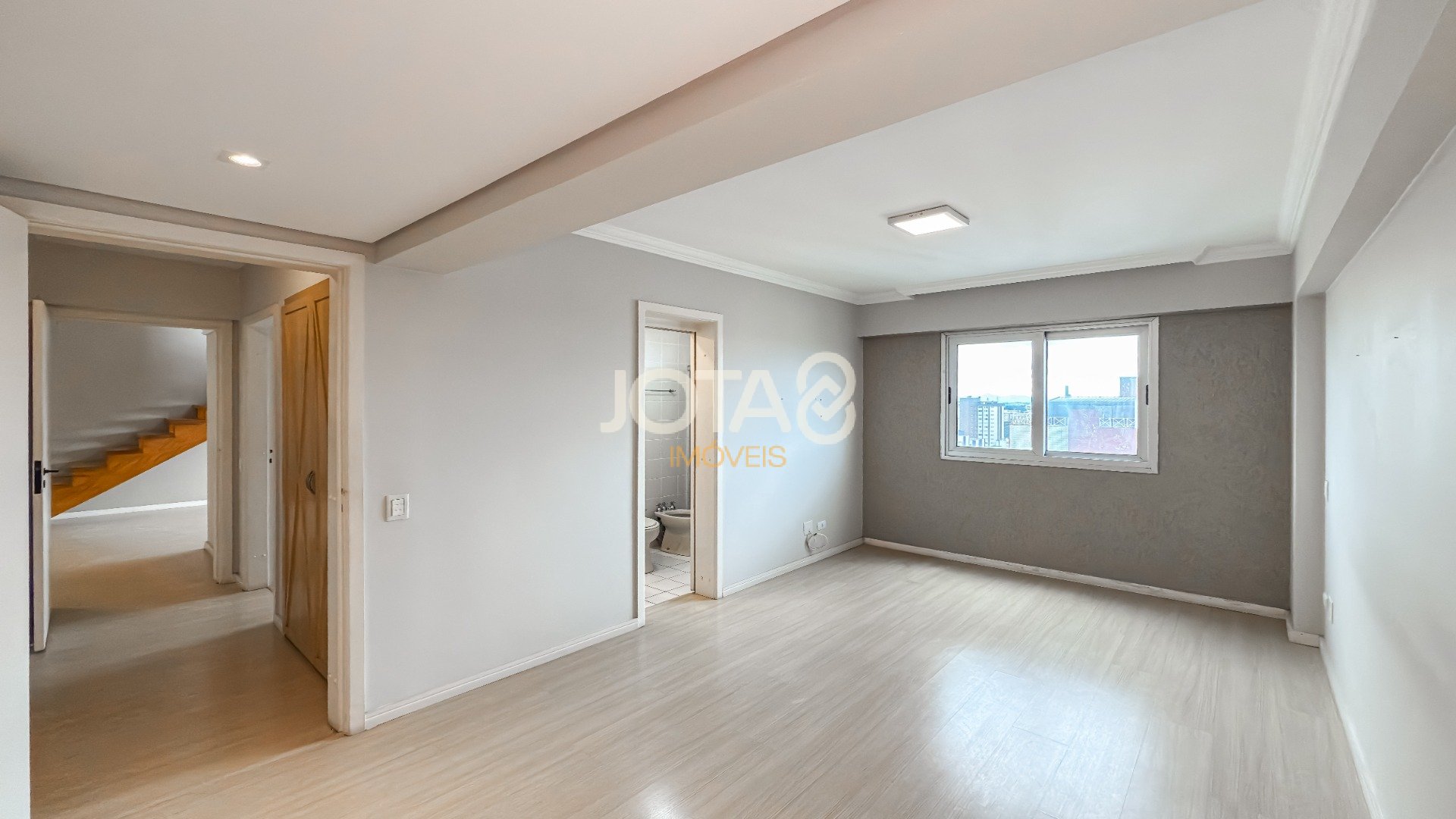 COBERTURA DUPLEX NO CRISTO REI, 2 QUARTOS E 2 VAGAS!