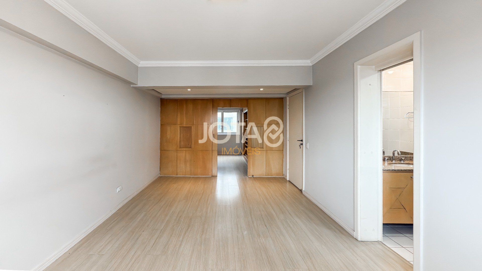 COBERTURA DUPLEX NO CRISTO REI, 2 QUARTOS E 2 VAGAS!