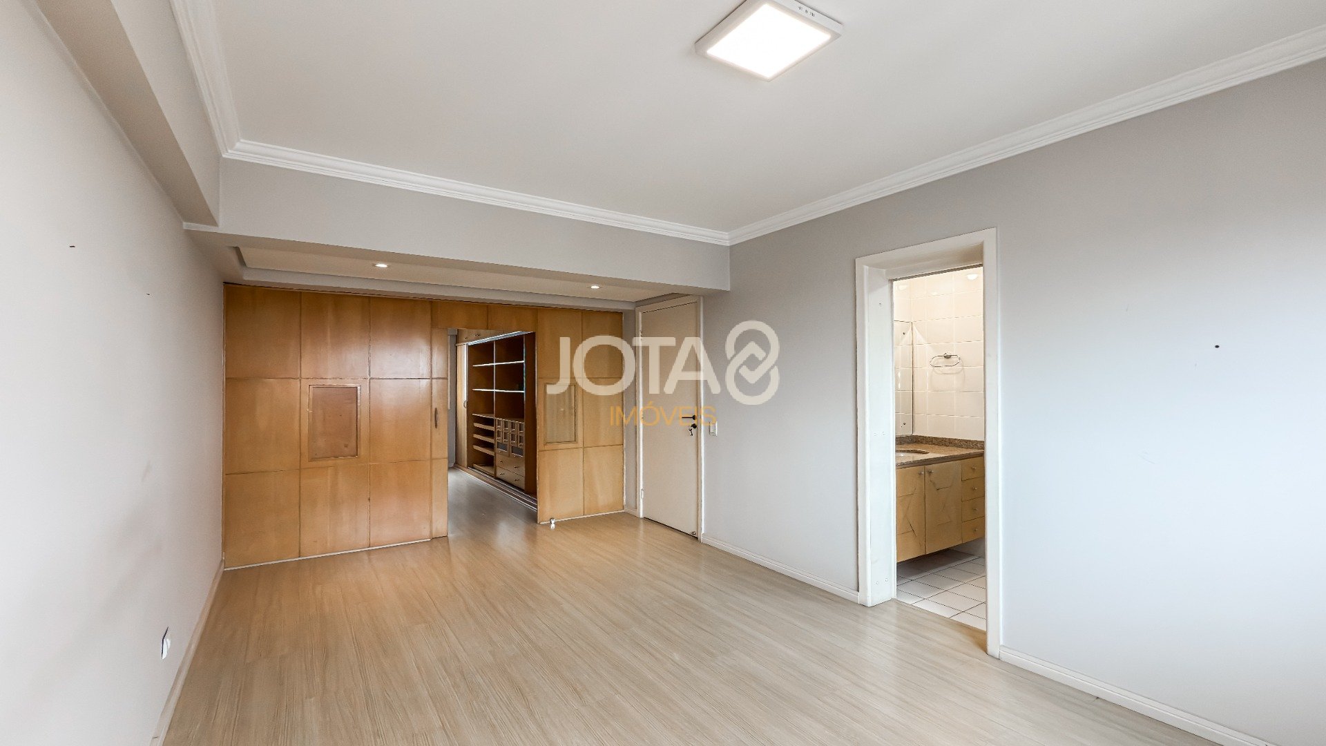 COBERTURA DUPLEX NO CRISTO REI, 2 QUARTOS E 2 VAGAS!