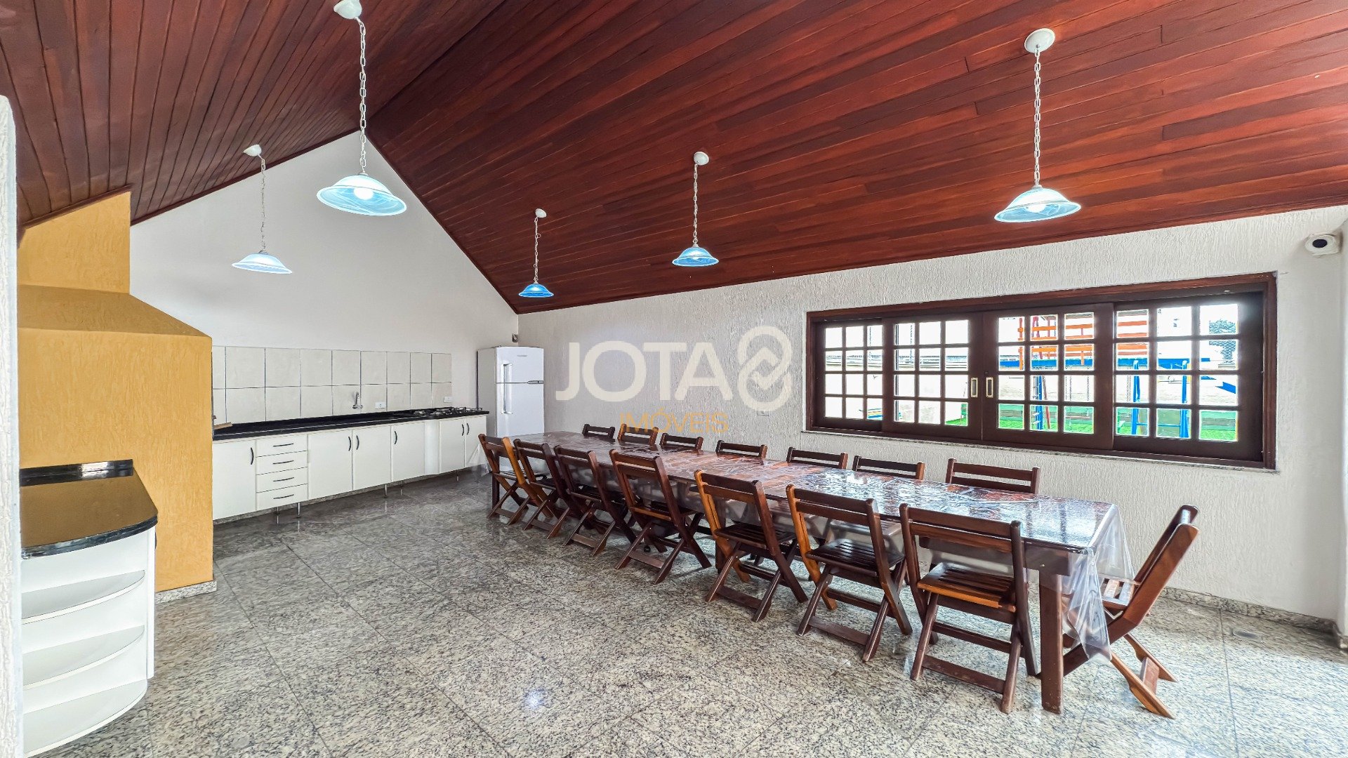 COBERTURA DUPLEX NO CRISTO REI, 2 QUARTOS E 2 VAGAS!