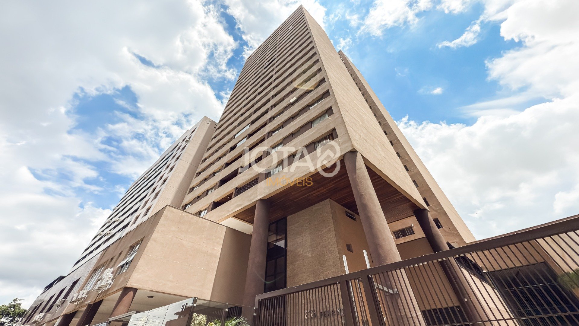 COBERTURA DUPLEX NO CRISTO REI, 2 QUARTOS E 2 VAGAS!