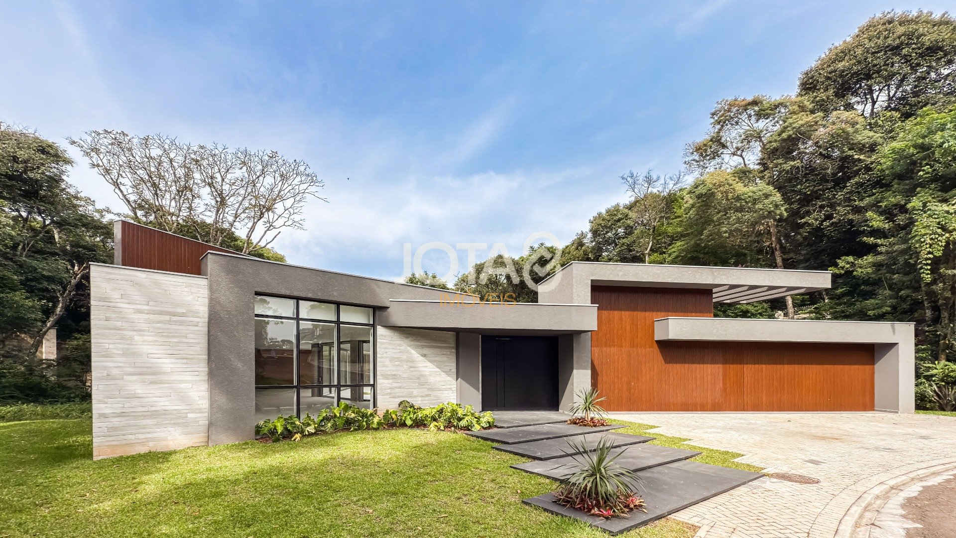 CASA NOVA COM ARQUITETURA EXCLUSIVA EM CONDOMÍNIO NO CAMPO COMPRIDO