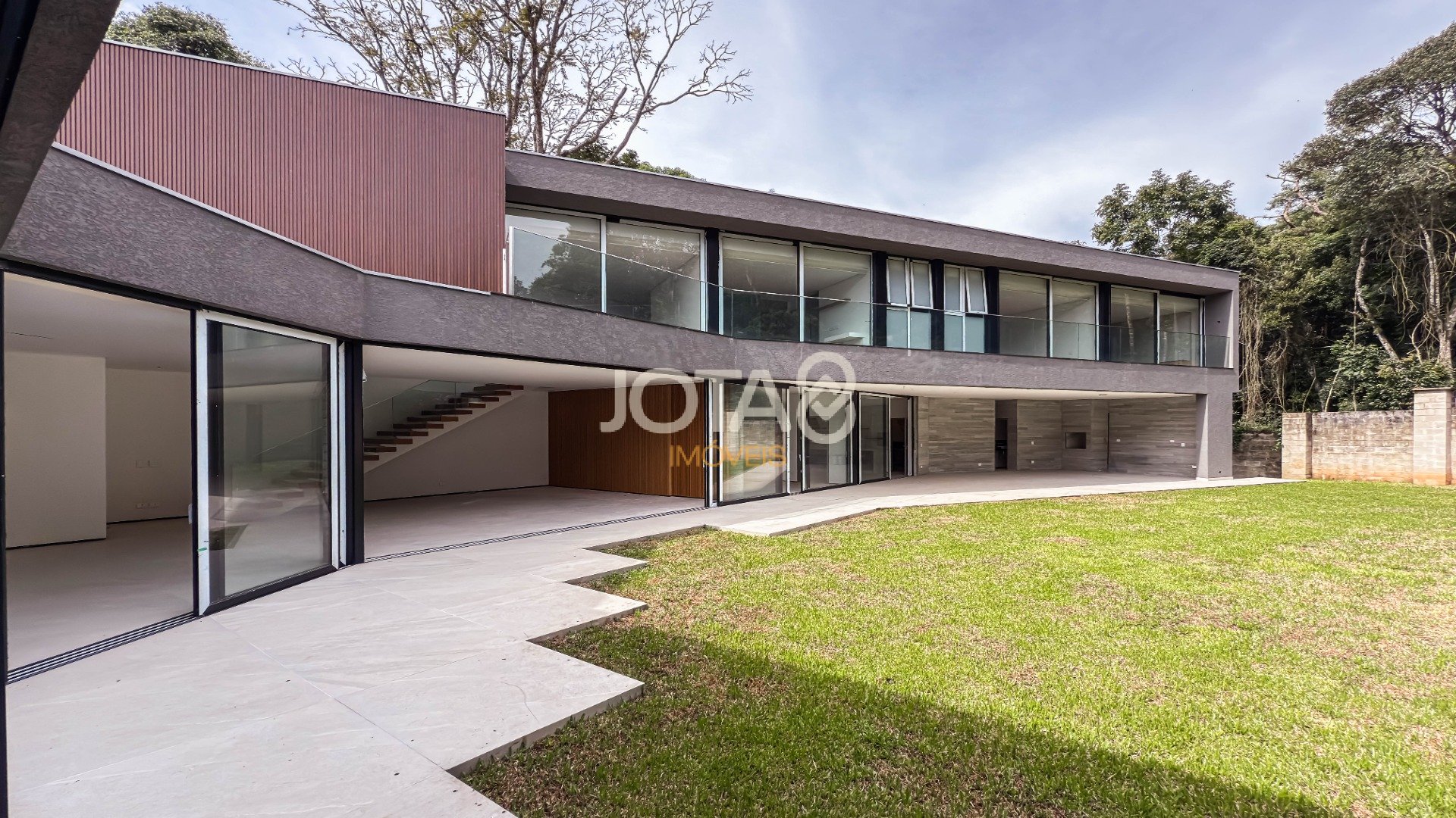 CASA NOVA COM ARQUITETURA EXCLUSIVA EM CONDOMÍNIO NO CAMPO COMPRIDO