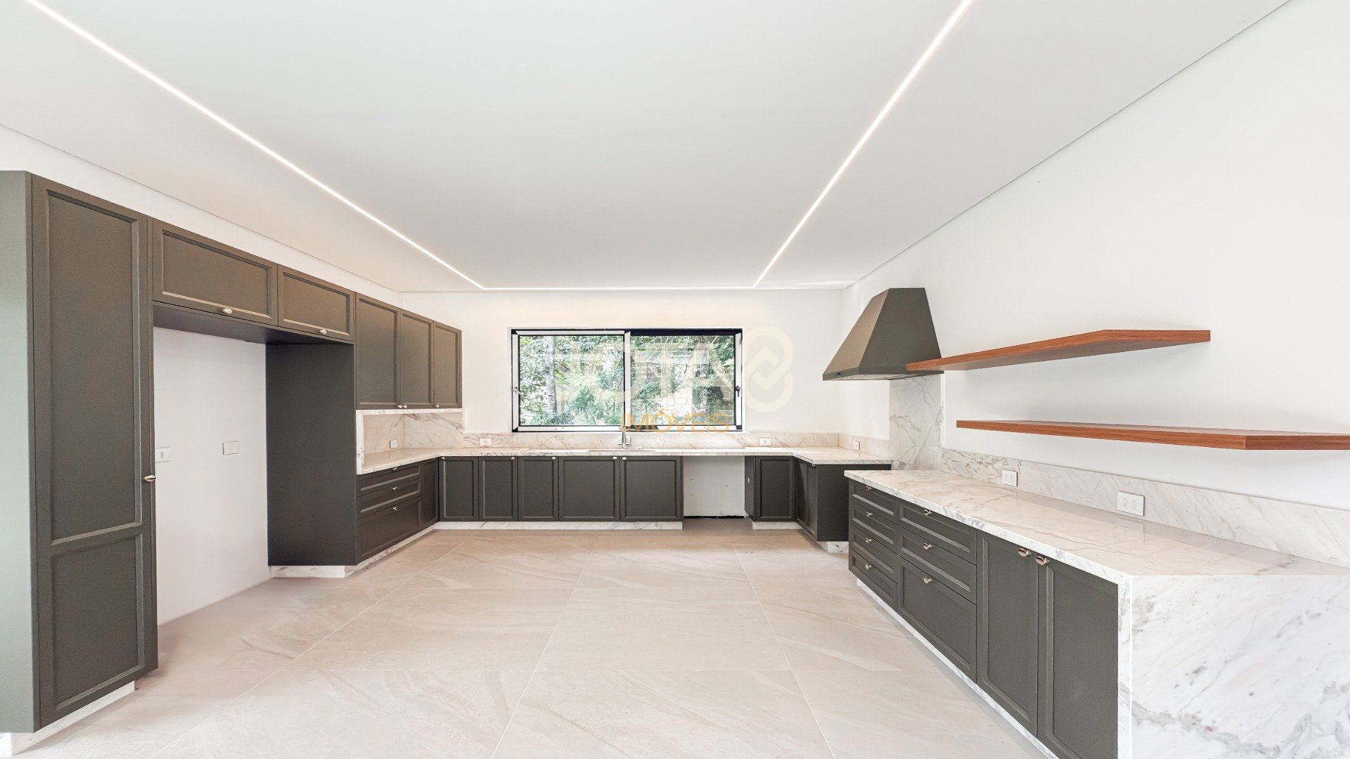 CASA NOVA COM ARQUITETURA EXCLUSIVA EM CONDOMÍNIO NO CAMPO COMPRIDO