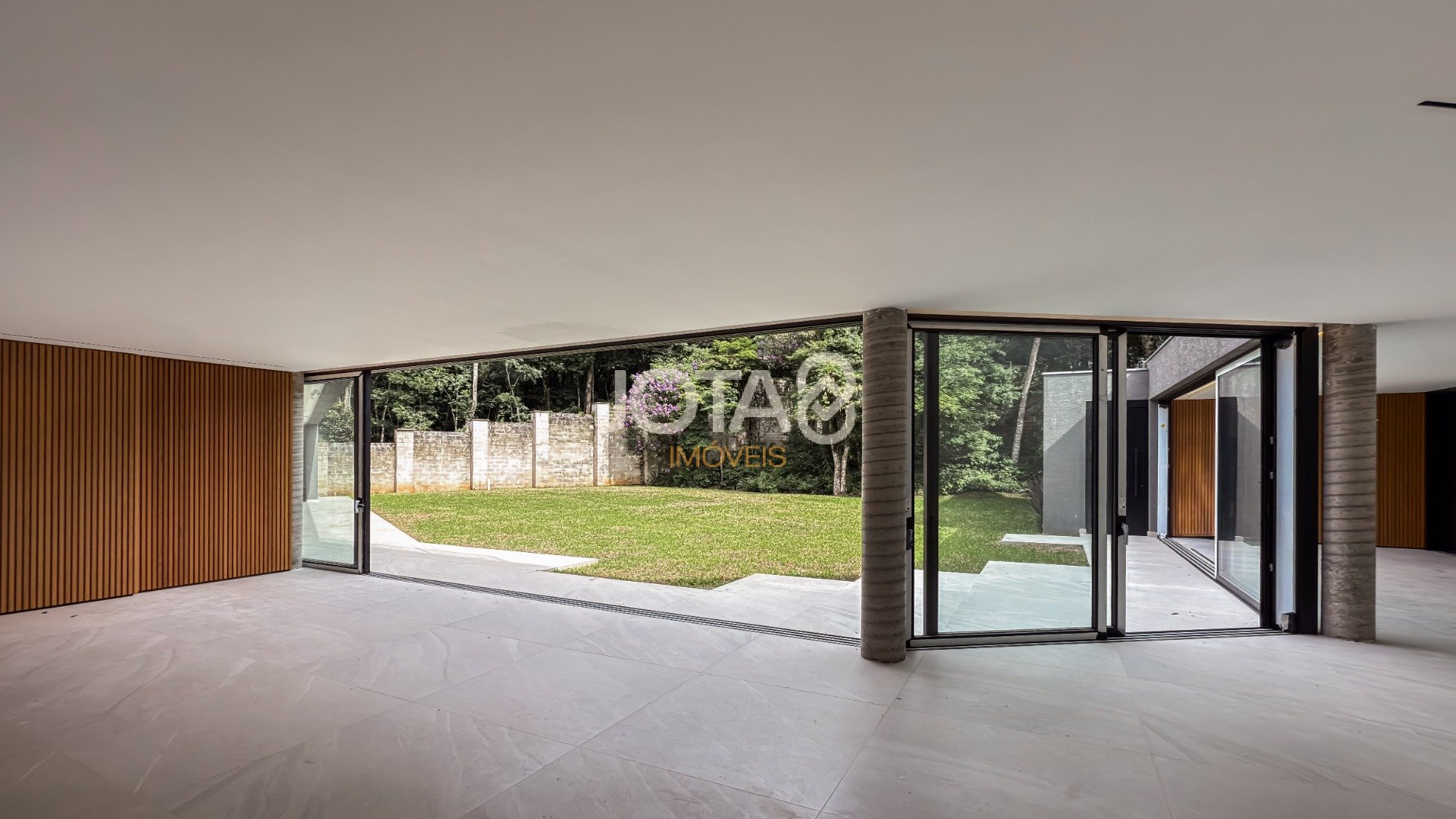CASA NOVA COM ARQUITETURA EXCLUSIVA EM CONDOMÍNIO NO CAMPO COMPRIDO
