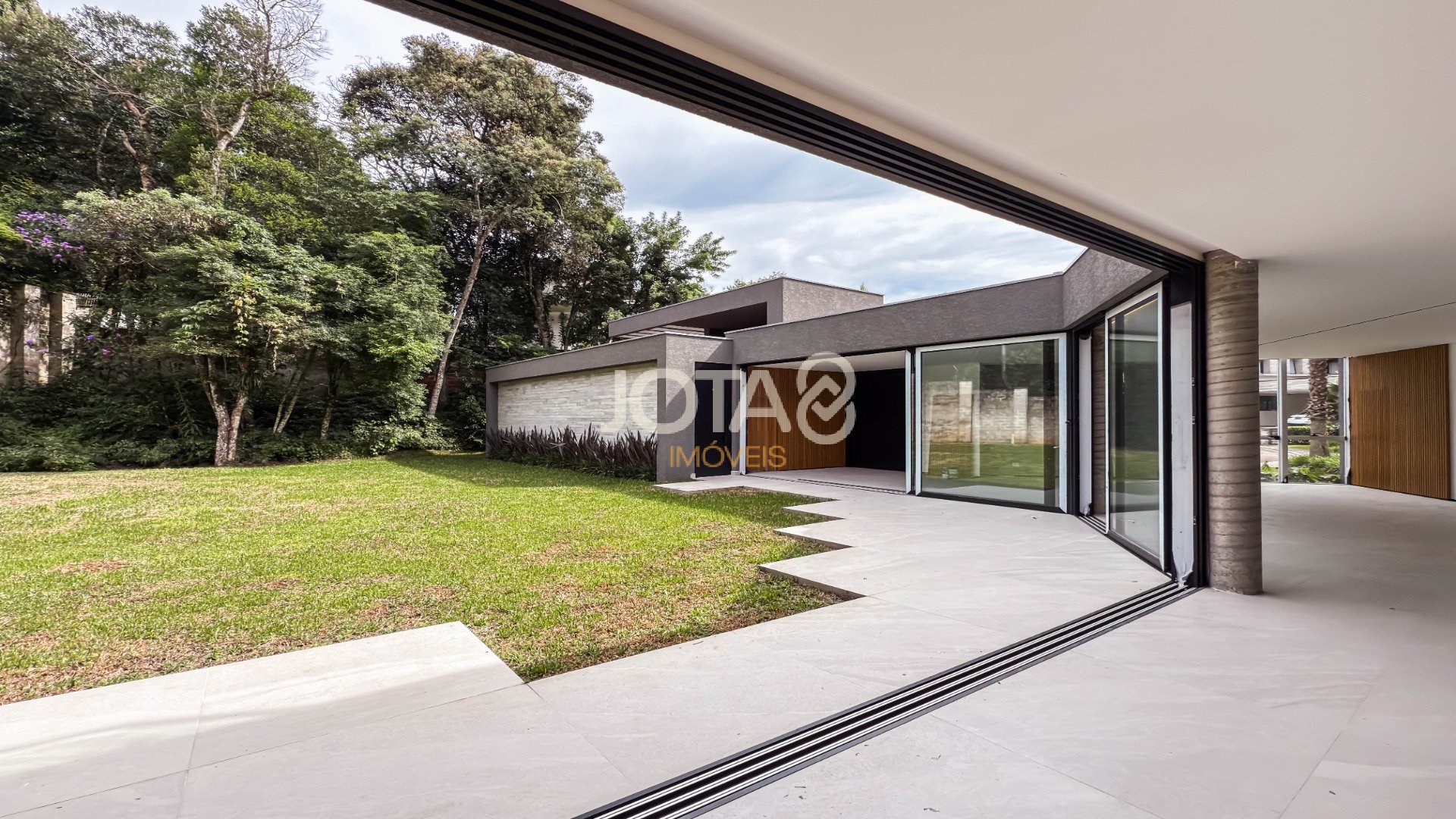CASA NOVA COM ARQUITETURA EXCLUSIVA EM CONDOMÍNIO NO CAMPO COMPRIDO