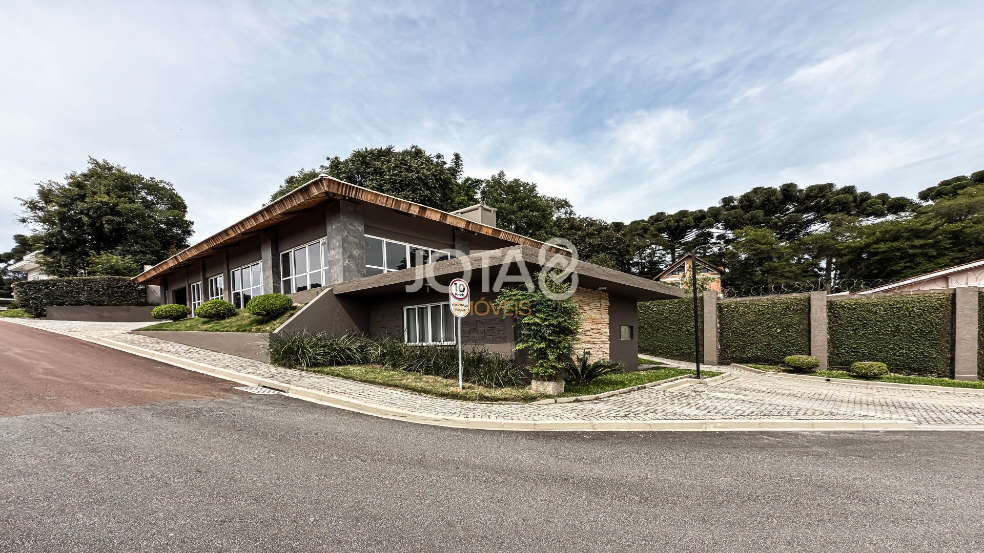 CASA NOVA COM ARQUITETURA EXCLUSIVA EM CONDOMÍNIO NO CAMPO COMPRIDO