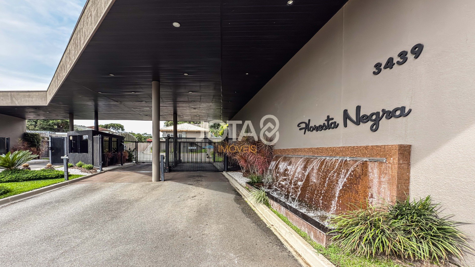 CASA NOVA COM ARQUITETURA EXCLUSIVA EM CONDOMÍNIO NO CAMPO COMPRIDO