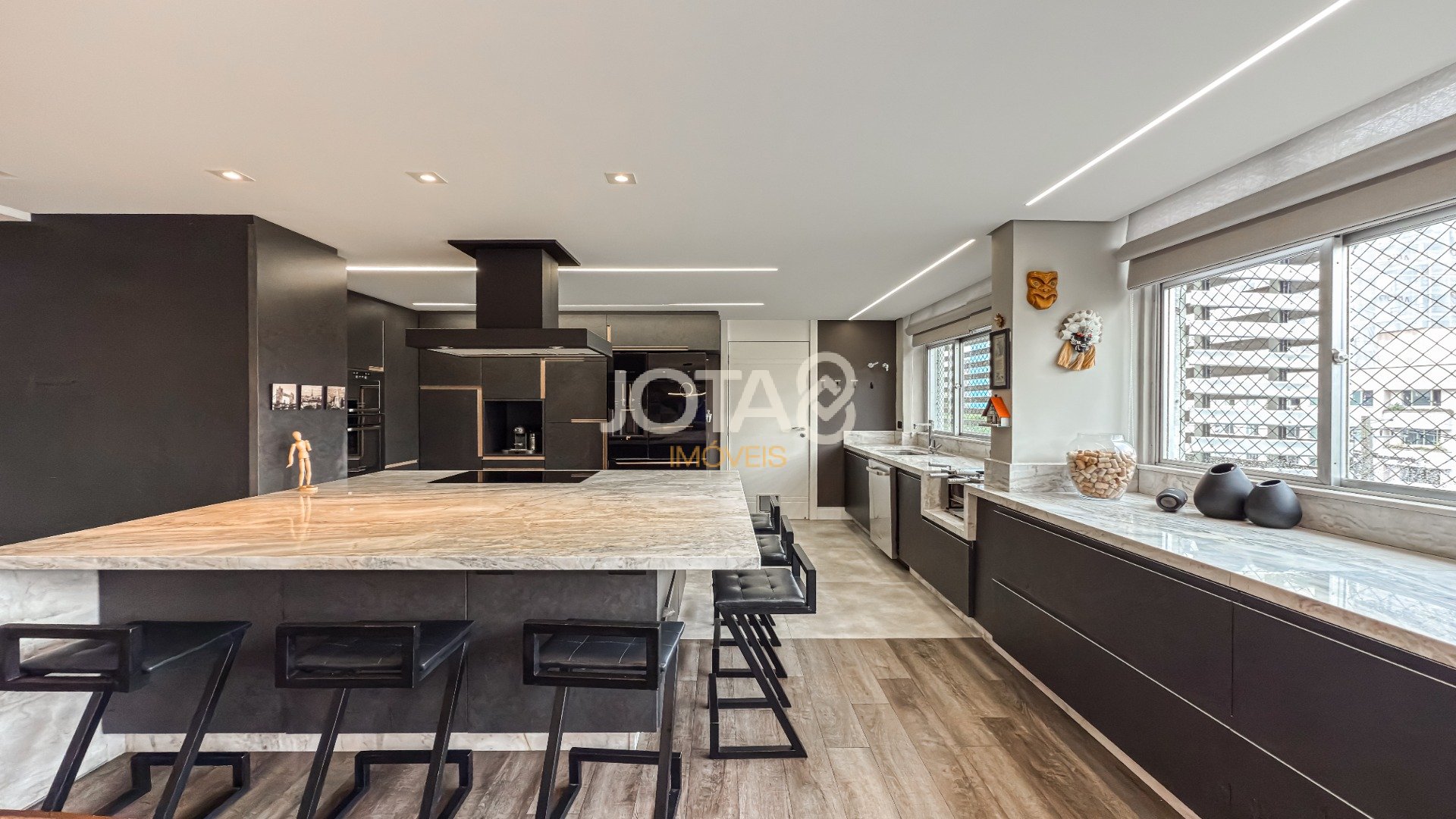 APARTAMENTO ALTO PADRÃO 241M² | PRONTO PARA MORAR  3 SUÍTES