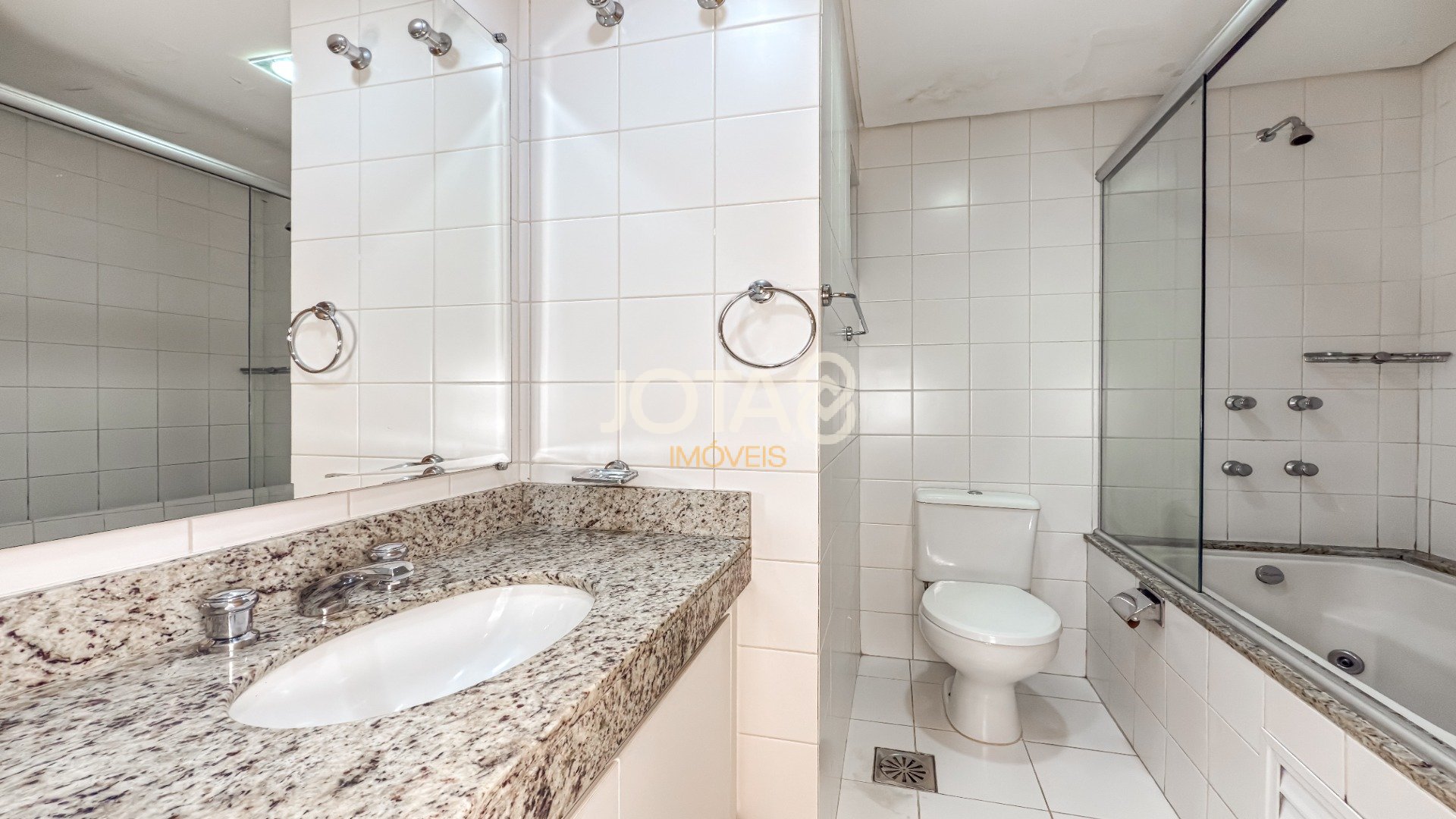 APARTAMENTO STUDIO NO CENTRO DE CURITIBA
