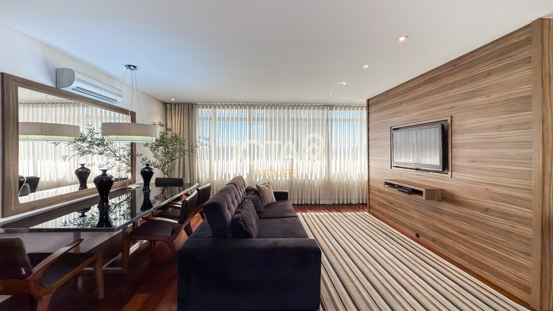 APARTAMENTO STUDIO NO CENTRO DE CURITIBA