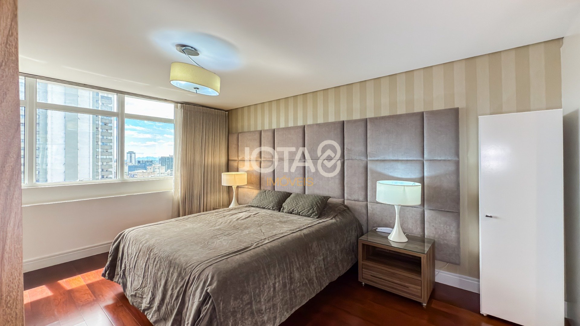 APARTAMENTO STUDIO NO CENTRO DE CURITIBA