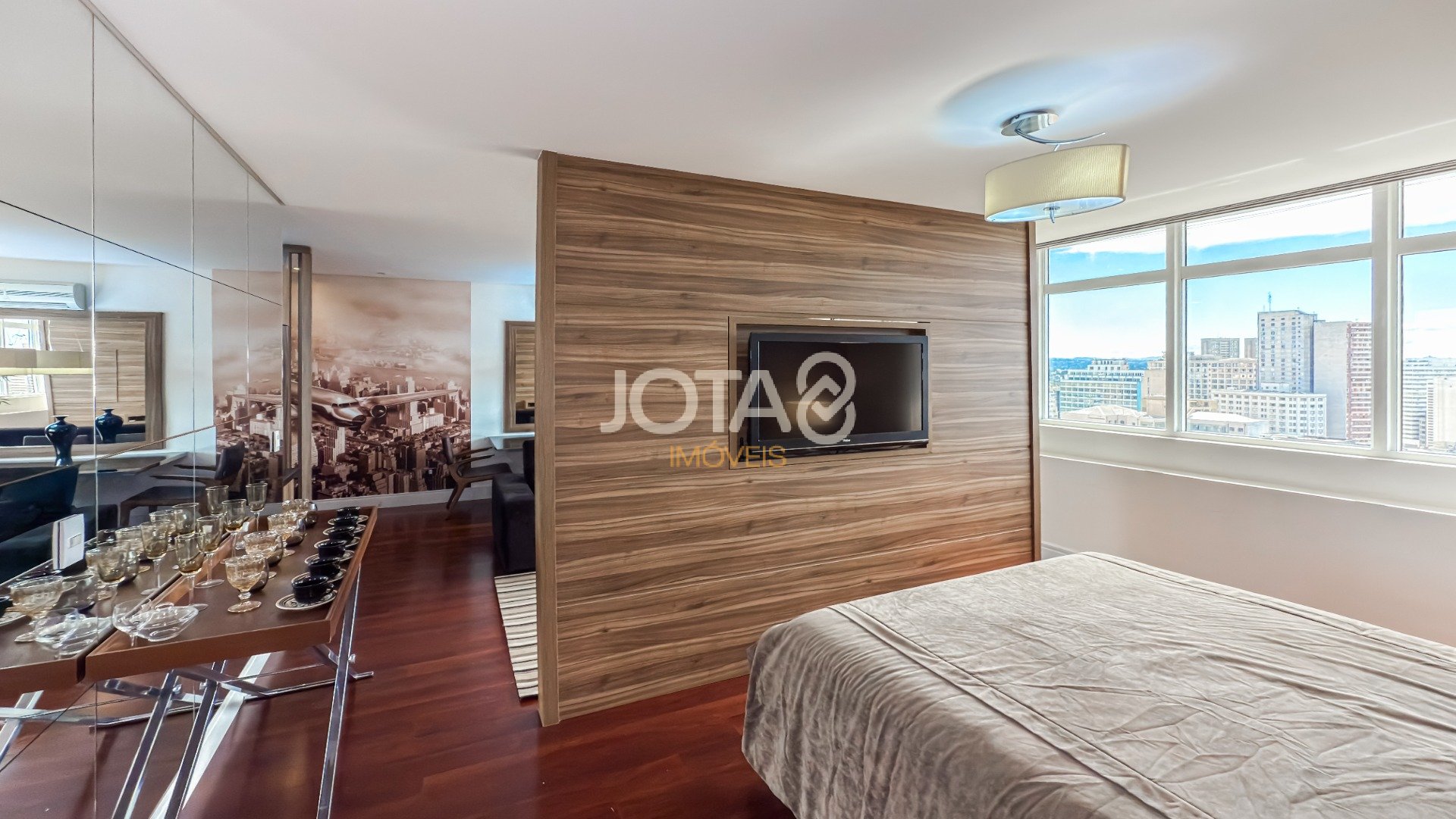 APARTAMENTO STUDIO NO CENTRO DE CURITIBA