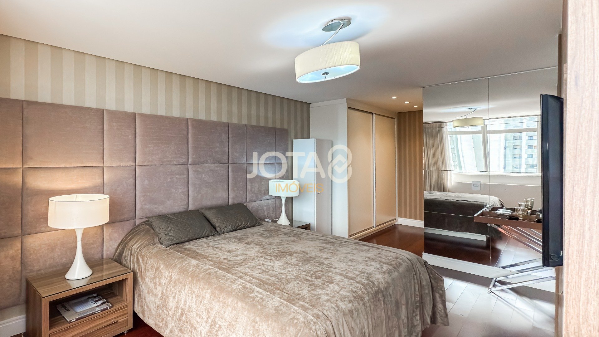 APARTAMENTO STUDIO NO CENTRO DE CURITIBA