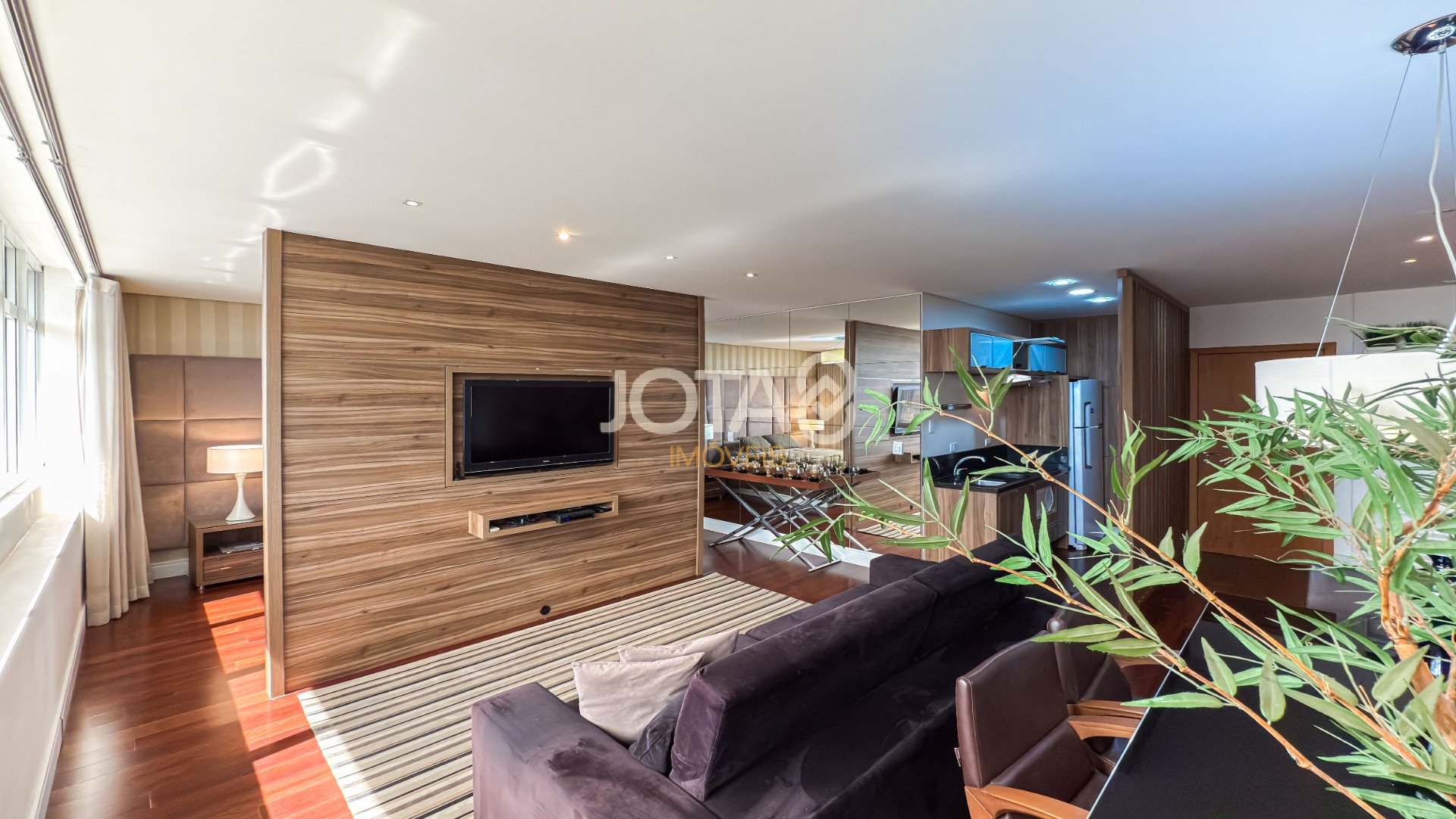 APARTAMENTO STUDIO NO CENTRO DE CURITIBA