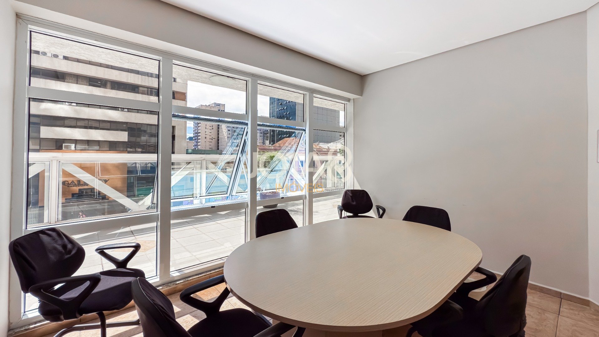 APARTAMENTO STUDIO NO CENTRO DE CURITIBA