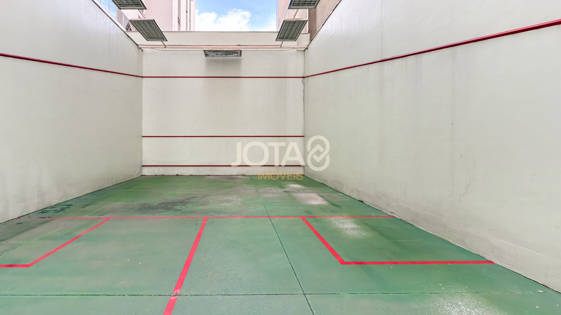 APARTAMENTO STUDIO NO CENTRO DE CURITIBA