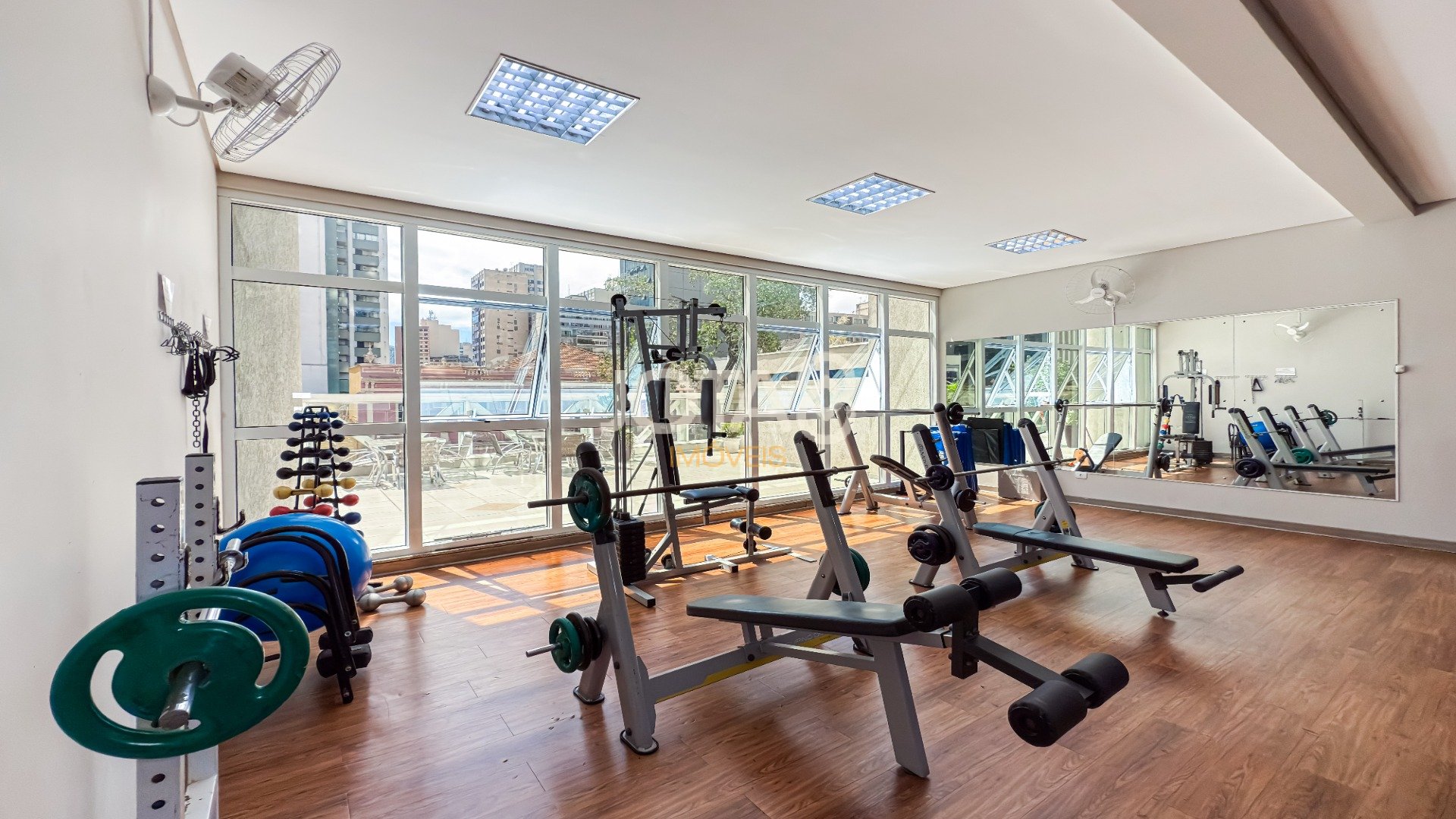 APARTAMENTO STUDIO NO CENTRO DE CURITIBA